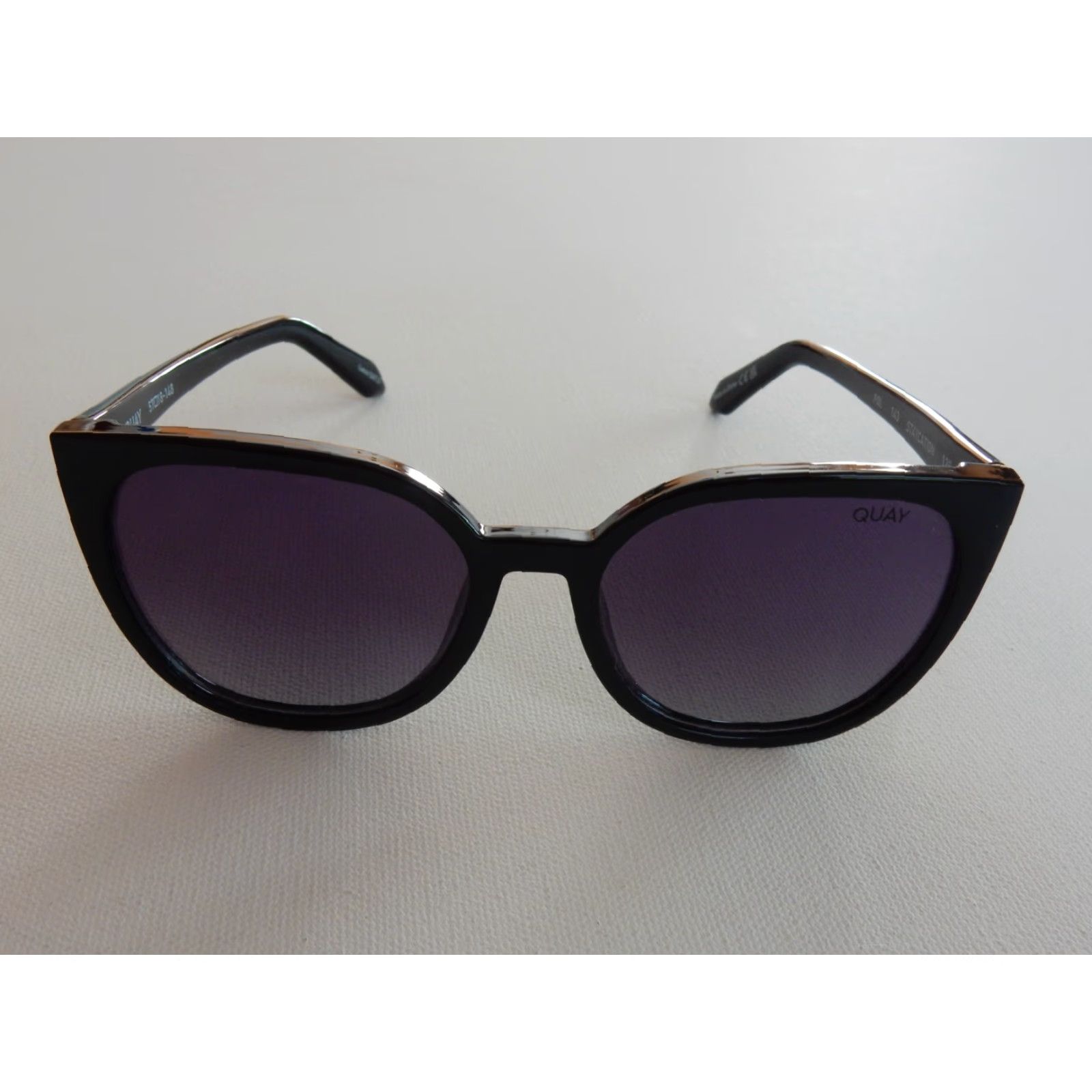 Vintage VINTAGE Quay Women Sunglasses Polarized Black & Gold 57mm 18-148 Staycation Size ONE SIZE - 2 Thumbnail