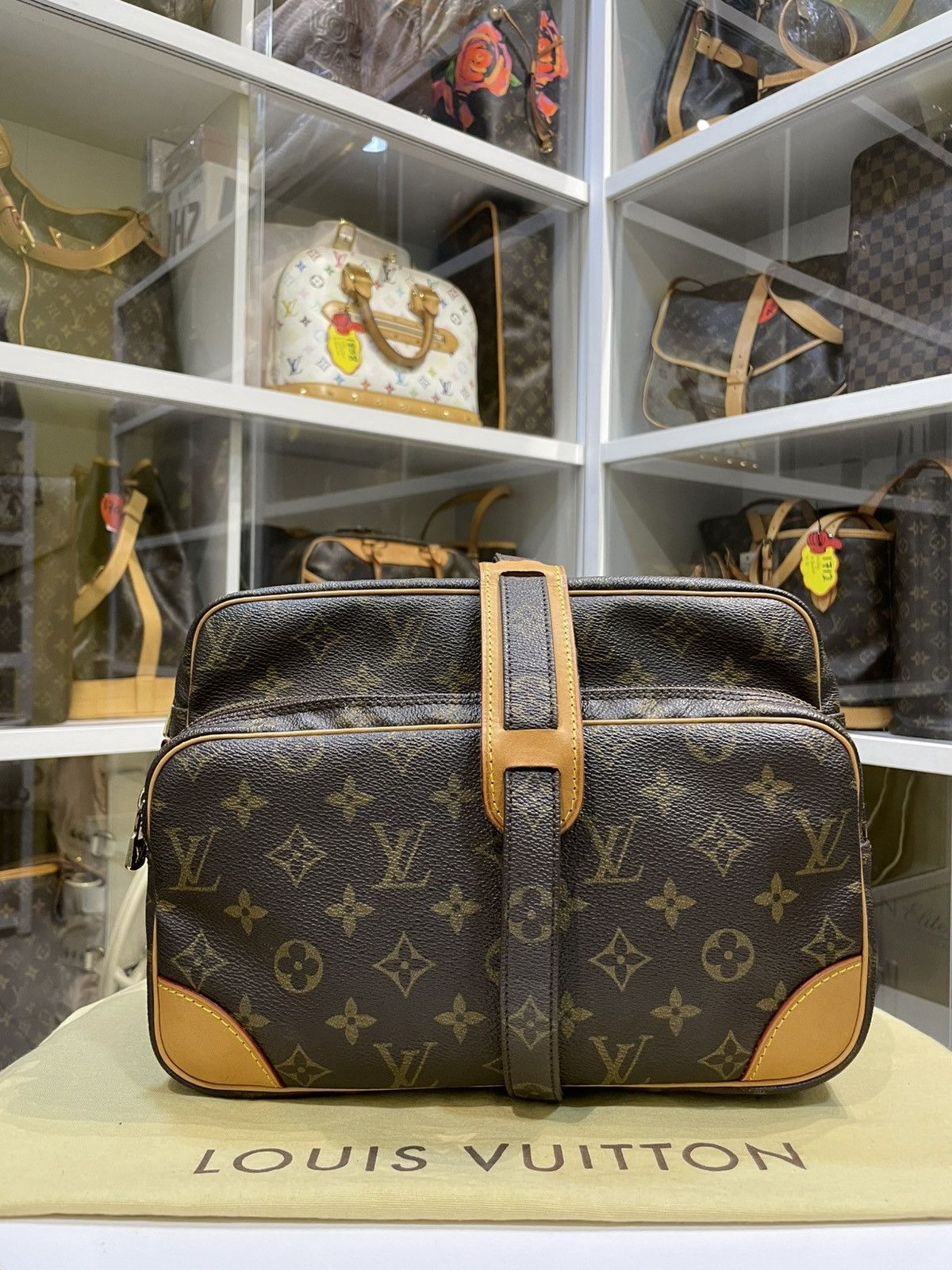 Louis Vuitton AUTHENTIC LOUIS VUITTON MONO NILE PM BAG Size ONE SIZE - 1 Thumbnail