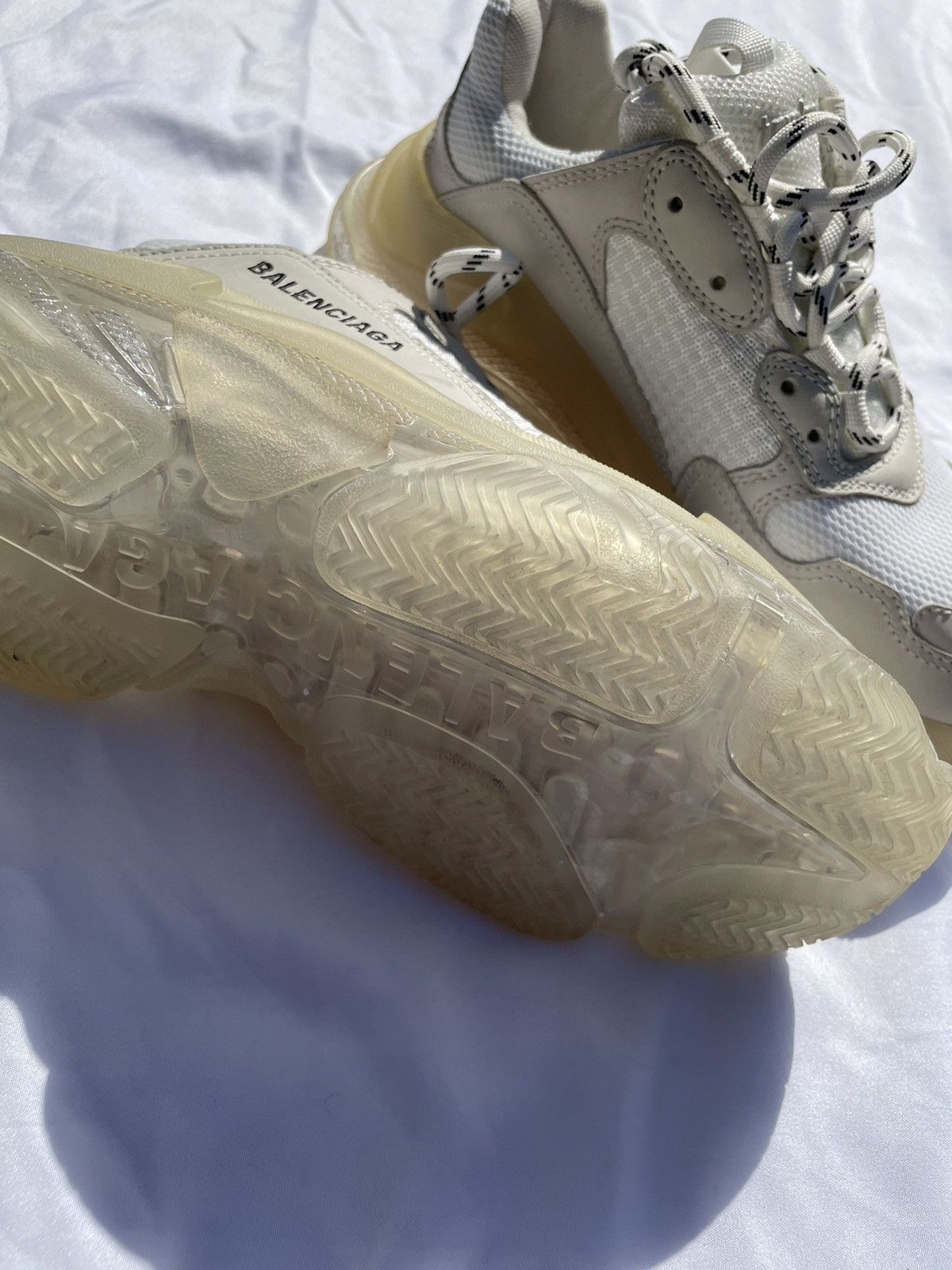 Balenciaga BALENCIAGA WOMEN'S TRIPLE S SNEAKER Size US 9 / IT 39 - 2 Thumbnail