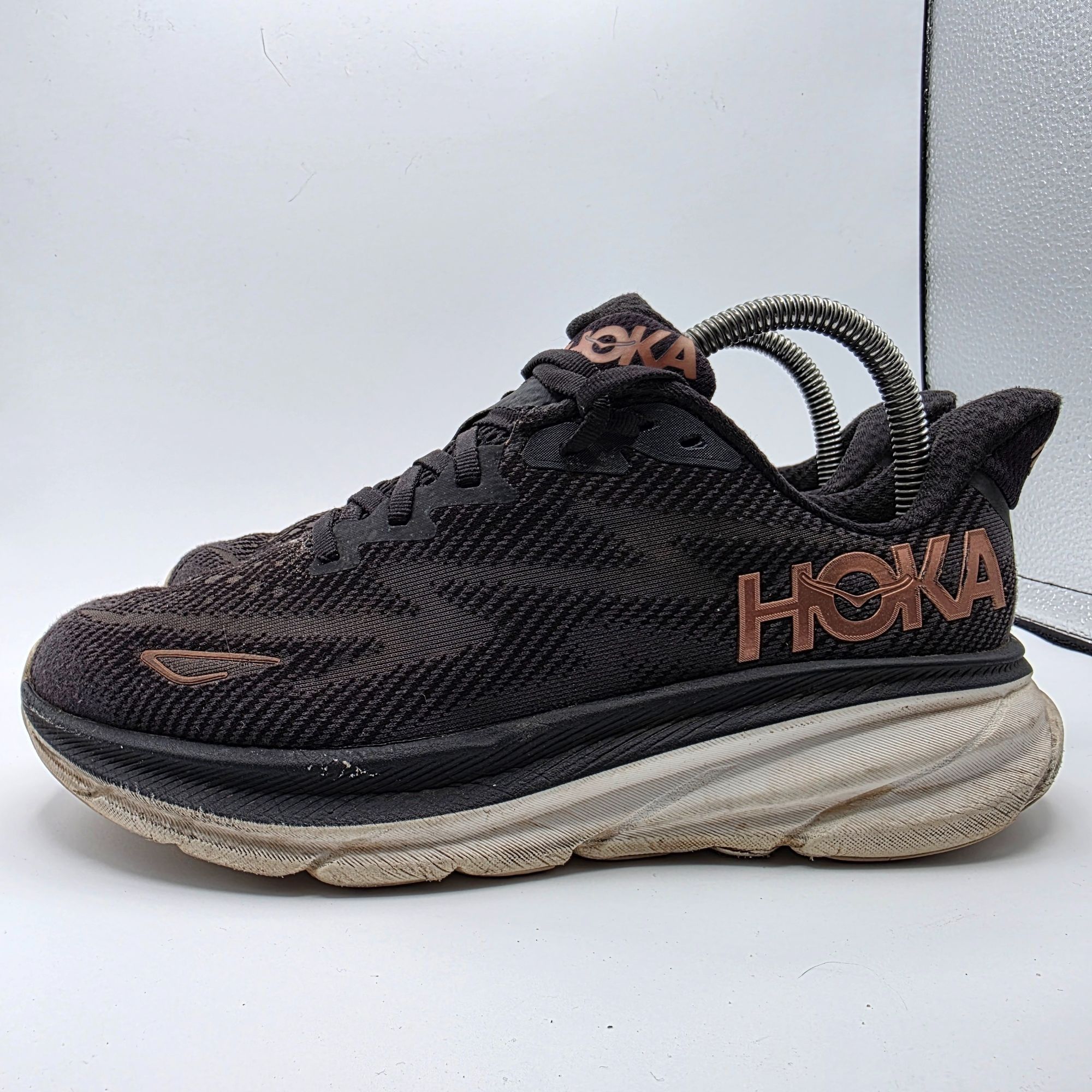 Hoka Hoka One One Clifton 9 Womens Size 8 B Black Athletic Shoe Size US 8 / IT 38 - 16 Thumbnail
