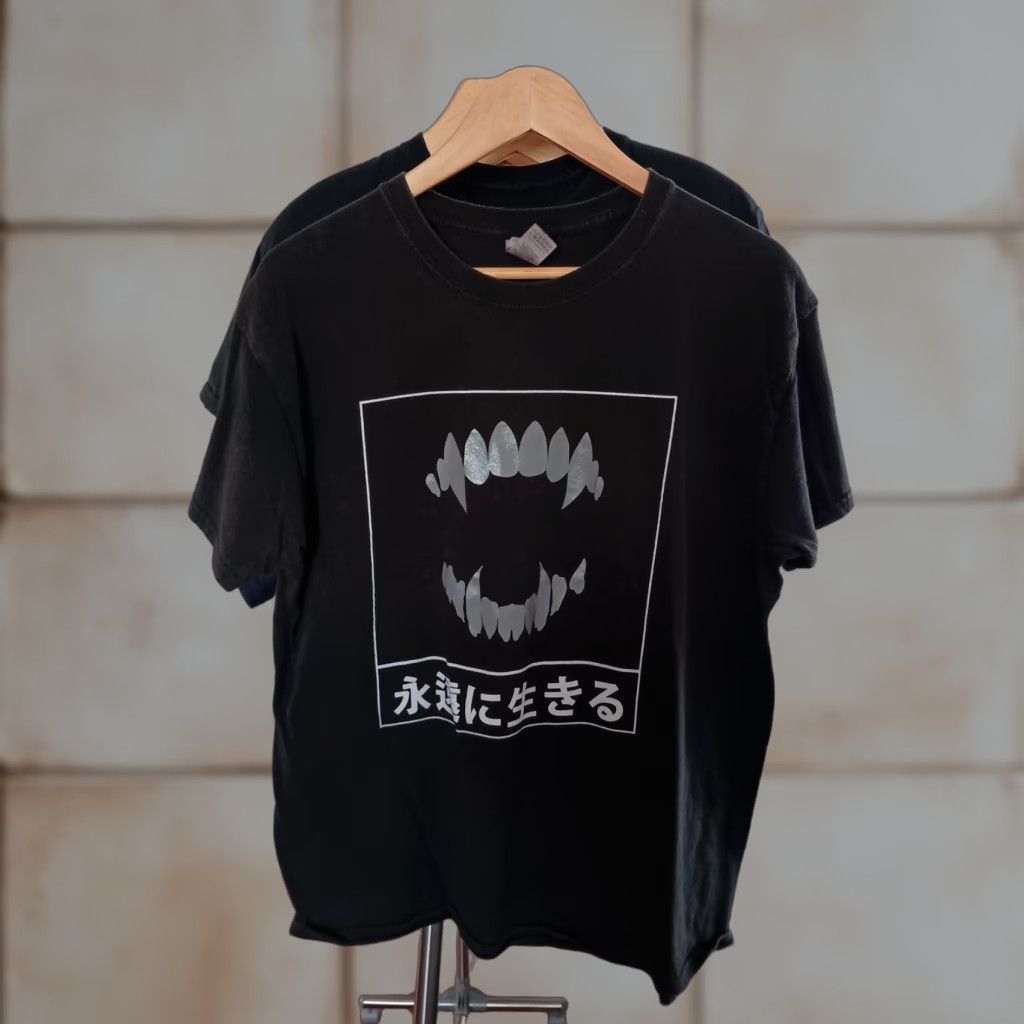 Gildan VINTAGE Anime Vampire T-shirt Live Forever Gildan Men L Black T-Shirt Adult Mens Size US L / EU 52-54 / 3 - 1 Thumbnail