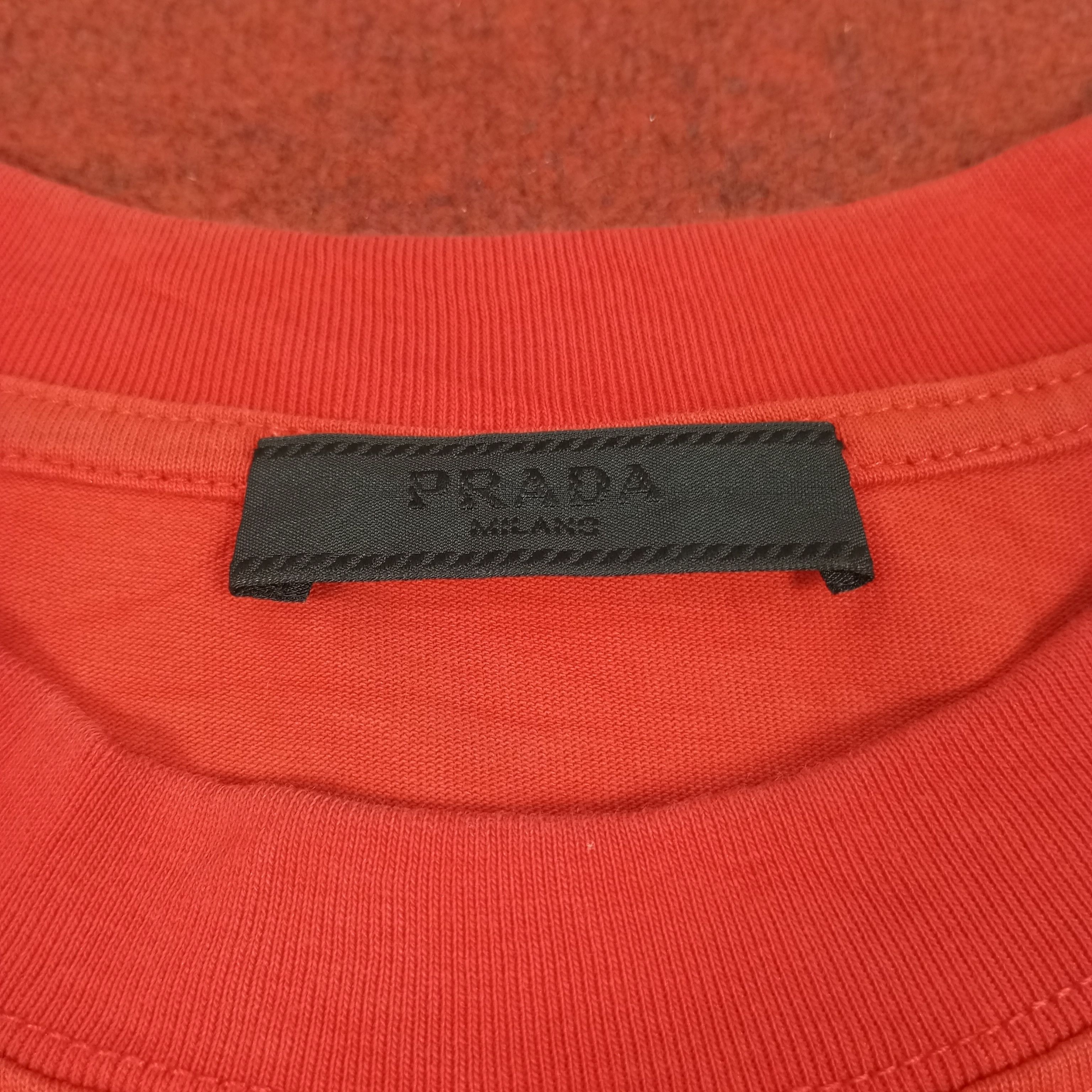 Vintage Prada Milano Luxury Fashion Brand Pocket Design Tshirt Size US M / EU 48-50 / 2 - 8 Thumbnail