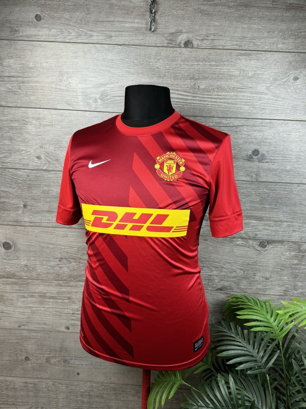 Nike MANCHESTER UNITED TRAINING FOOTBALL JERSEY NIKE VINTAGE Size US S / EU 44-46 / 1 - 4 Thumbnail