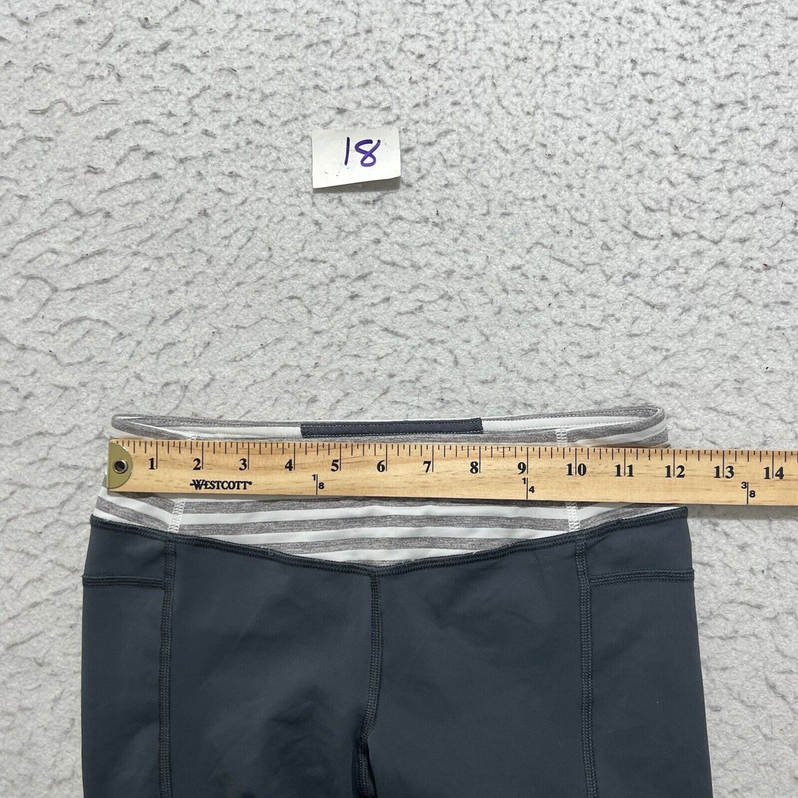 Lululemon LuluLemon Capri Length Wet Dry Warm Leggings Gray Yoga Pants Size 27" / US 4 / IT 40 - 9 Thumbnail