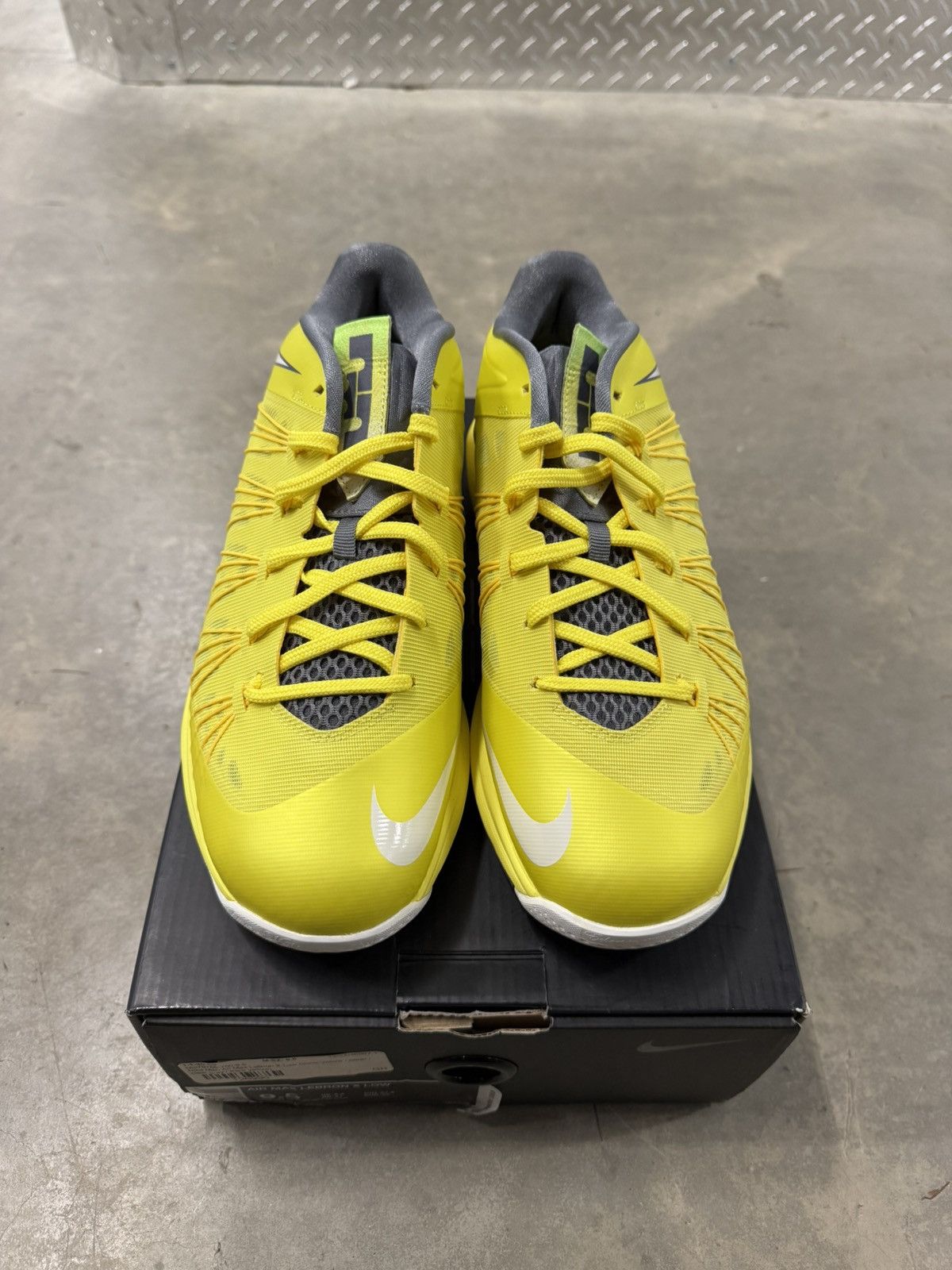 Nike Nike Lebron 10 Low Sonic Yellow Size 9.5 Size US 9.5 / EU 42-43 - 4 Thumbnail