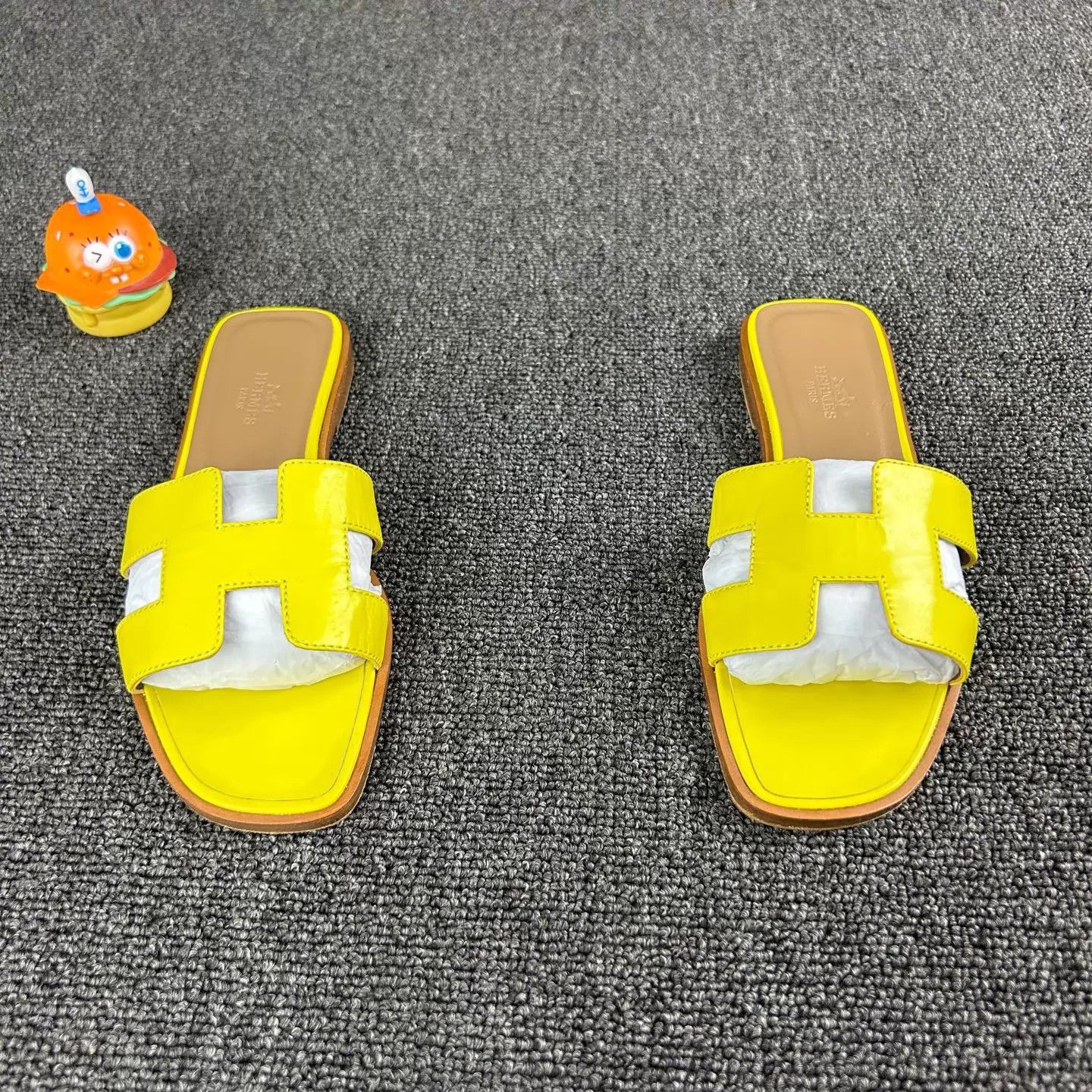 Hermes Hermes Yellow Classic H Slipper 35.5 Size US 5 / IT 35 - 2 Thumbnail