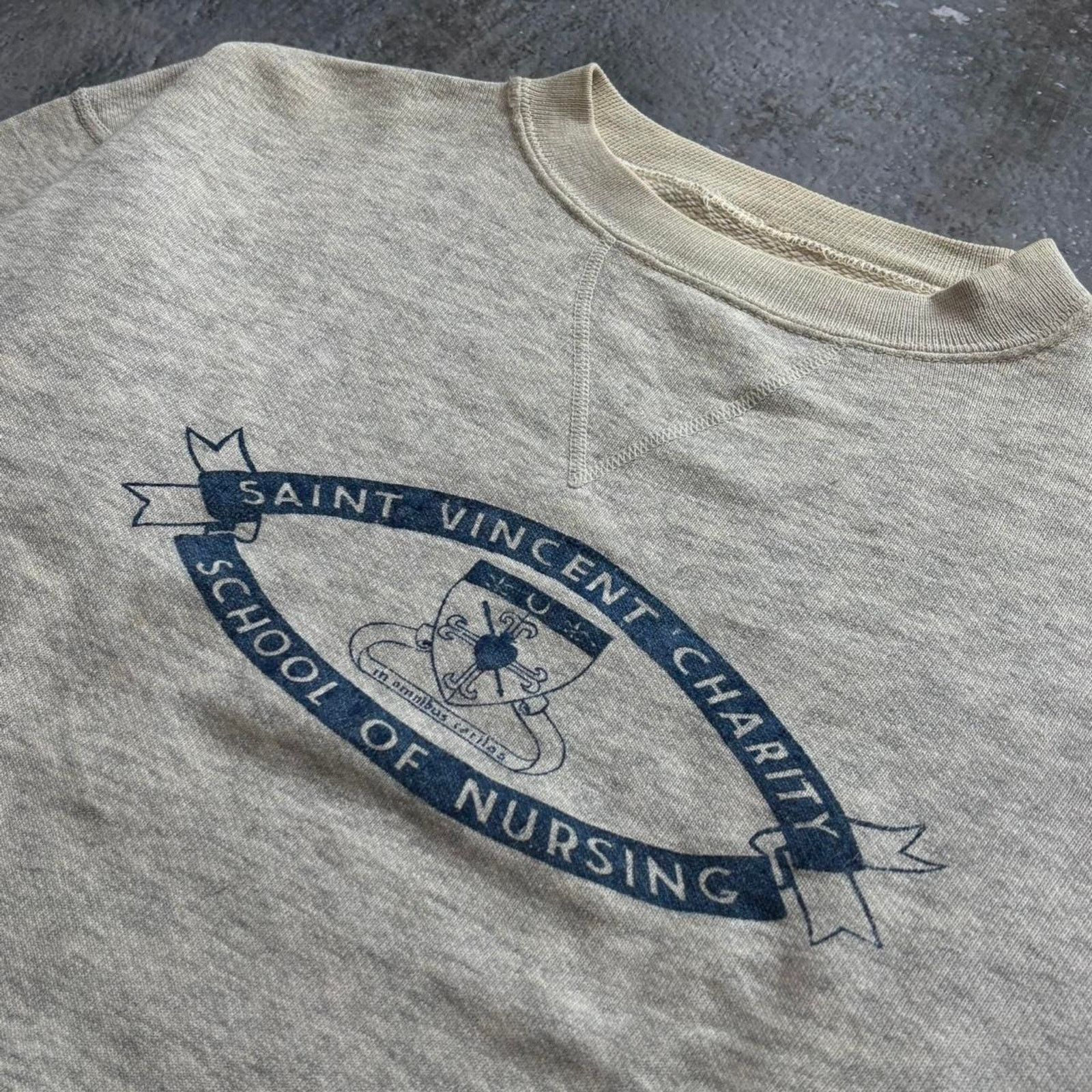 Vintage Vintage 50s Single V Sweatshirt. Nursing Sweatshirt. Gray Size US S / EU 44-46 / 1 - 1 Thumbnail