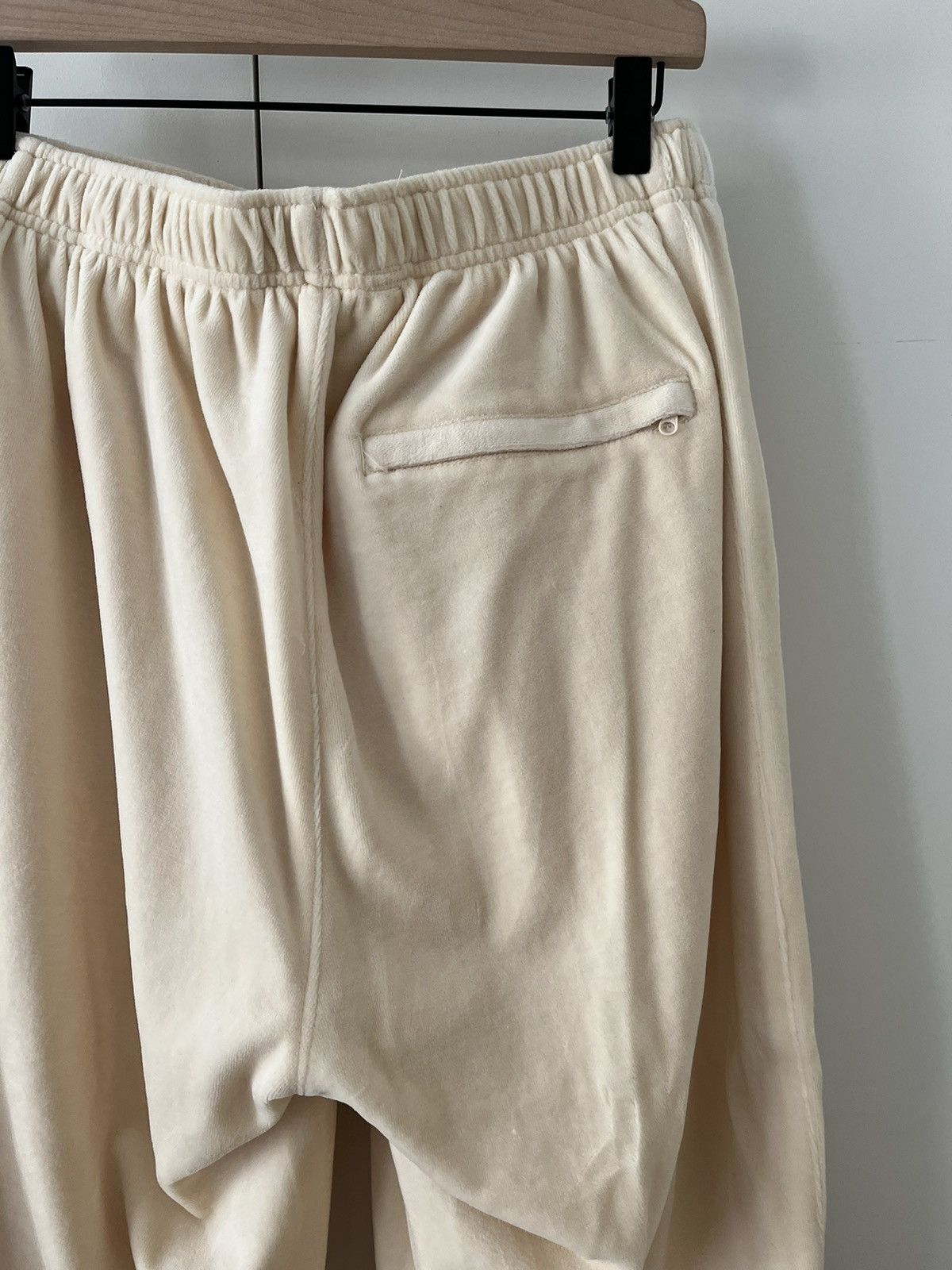 Corteiz Crtz Allstarz VVS Velour Bottoms medium size vanilla cream Size US 32 / EU 48 - 5 Thumbnail