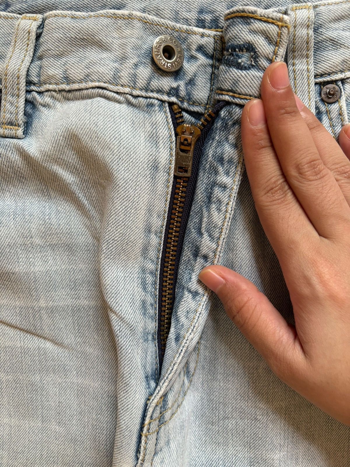 Levi's Vintage 90s Levis 502 Light Blue Wash Loose Baggy Jeans Size US 32 / EU 48 - 3 Thumbnail