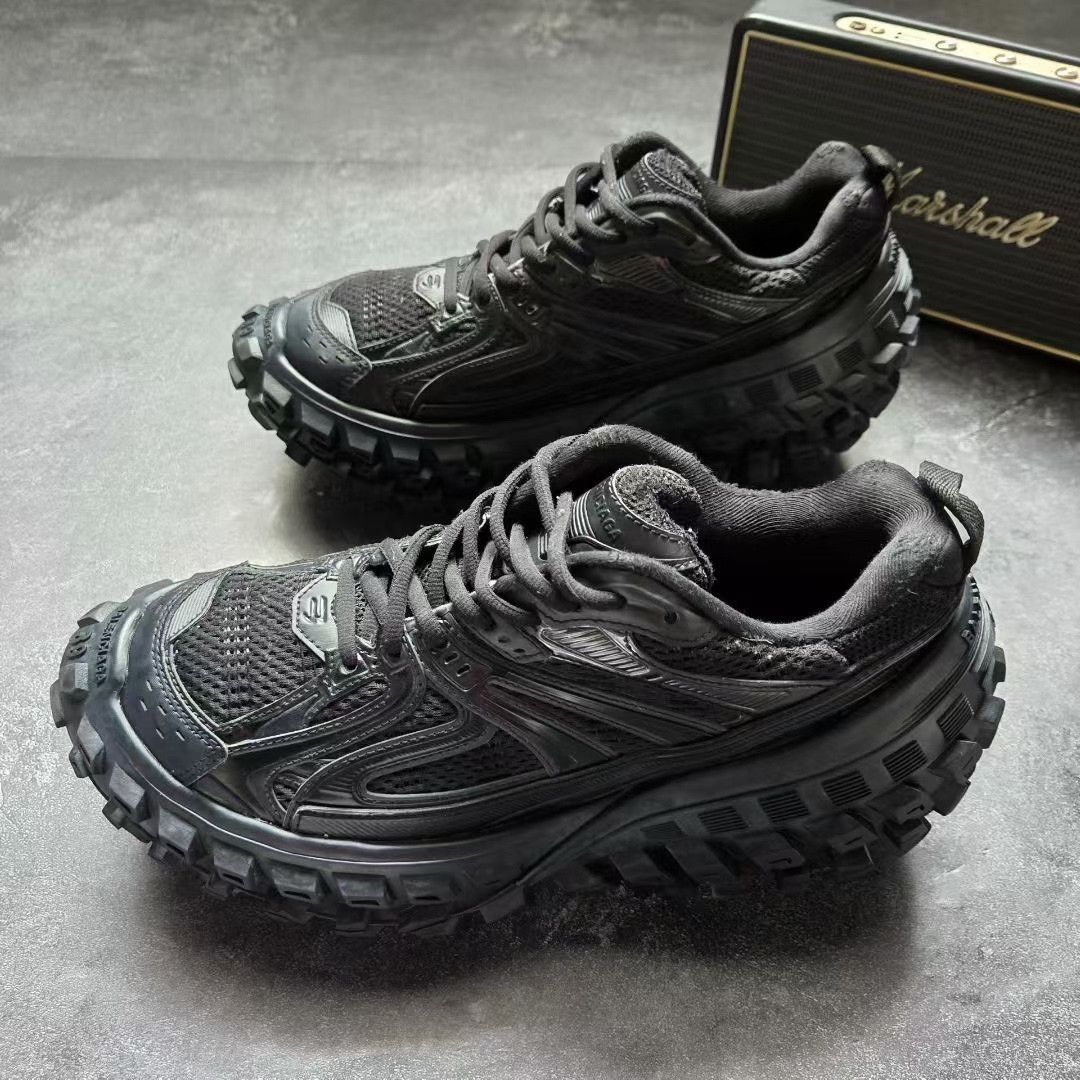Balenciaga Balenciaga Black Lowtop Sneakers 39 Men Size US 6.5 / EU 39-40 - 1 Thumbnail