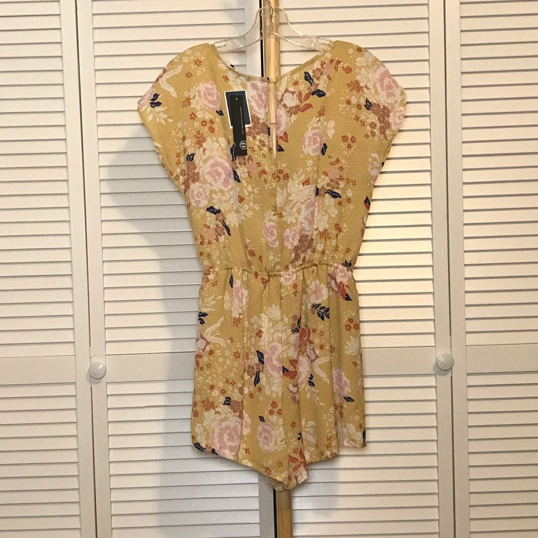 Other NWT As U Wish Yellow Floral V-Neck Short Sleeve Romper M Size 24" / US 00 / IT 34 - 2 Thumbnail
