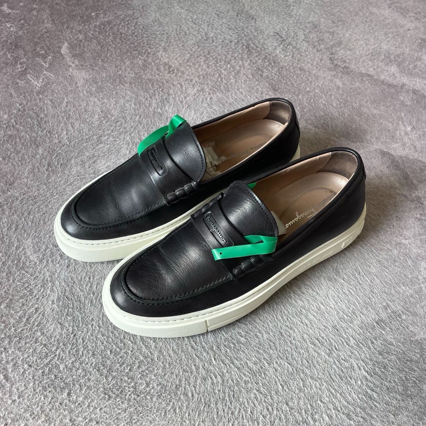 Salvatore Ferragamo Salvatore Ferragamo Casual Black Lowtop Sneakers 41 Men Size US 8.5 / EU 41-42 - 1 Thumbnail