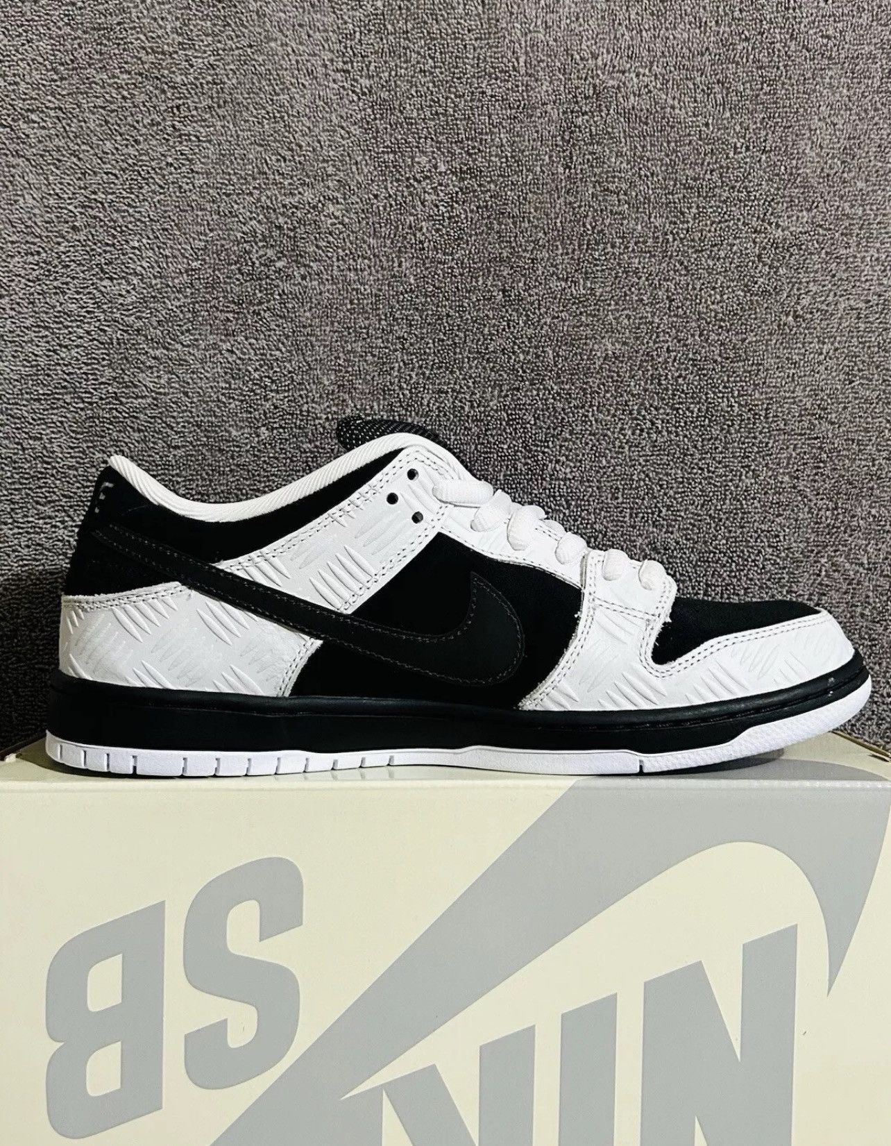 Nike Size 11 Nike sb dunk low tightbooth brand new Size US 11 / EU 44 - 2 Thumbnail