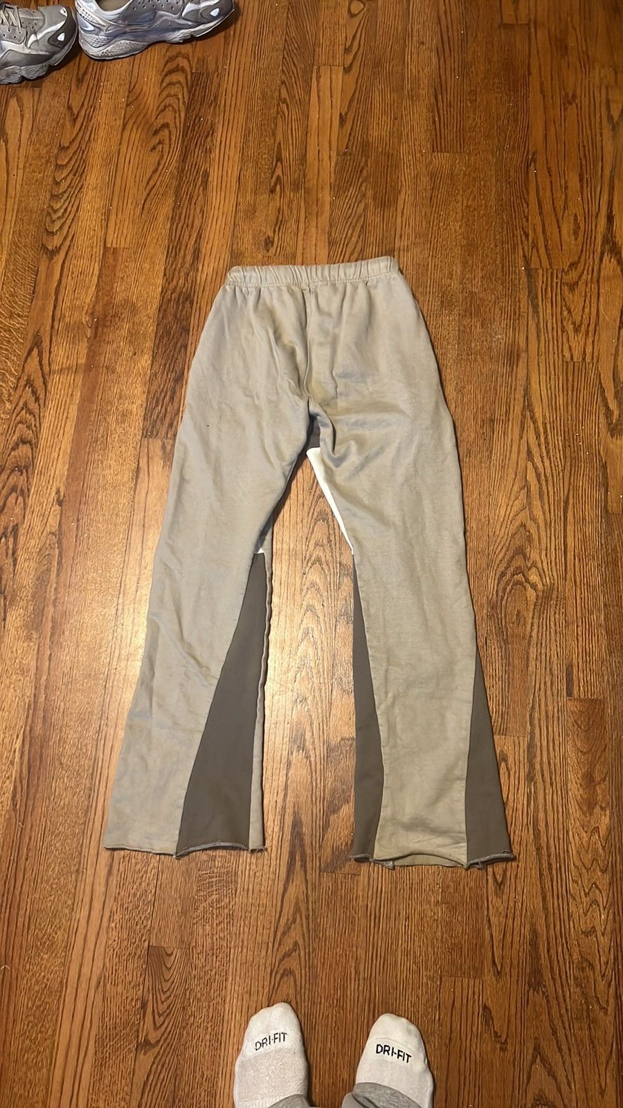 MNML CONTRAST BOOTCUT SWEATPANTS Size US 30 / EU 46 - 2 Thumbnail