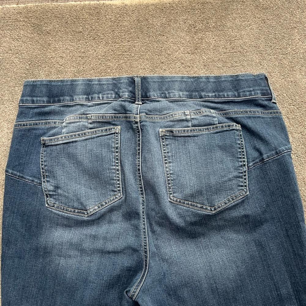 Torrid Torrid crop bombshell skinny jeans Size 42" / US 20 - 6 Thumbnail