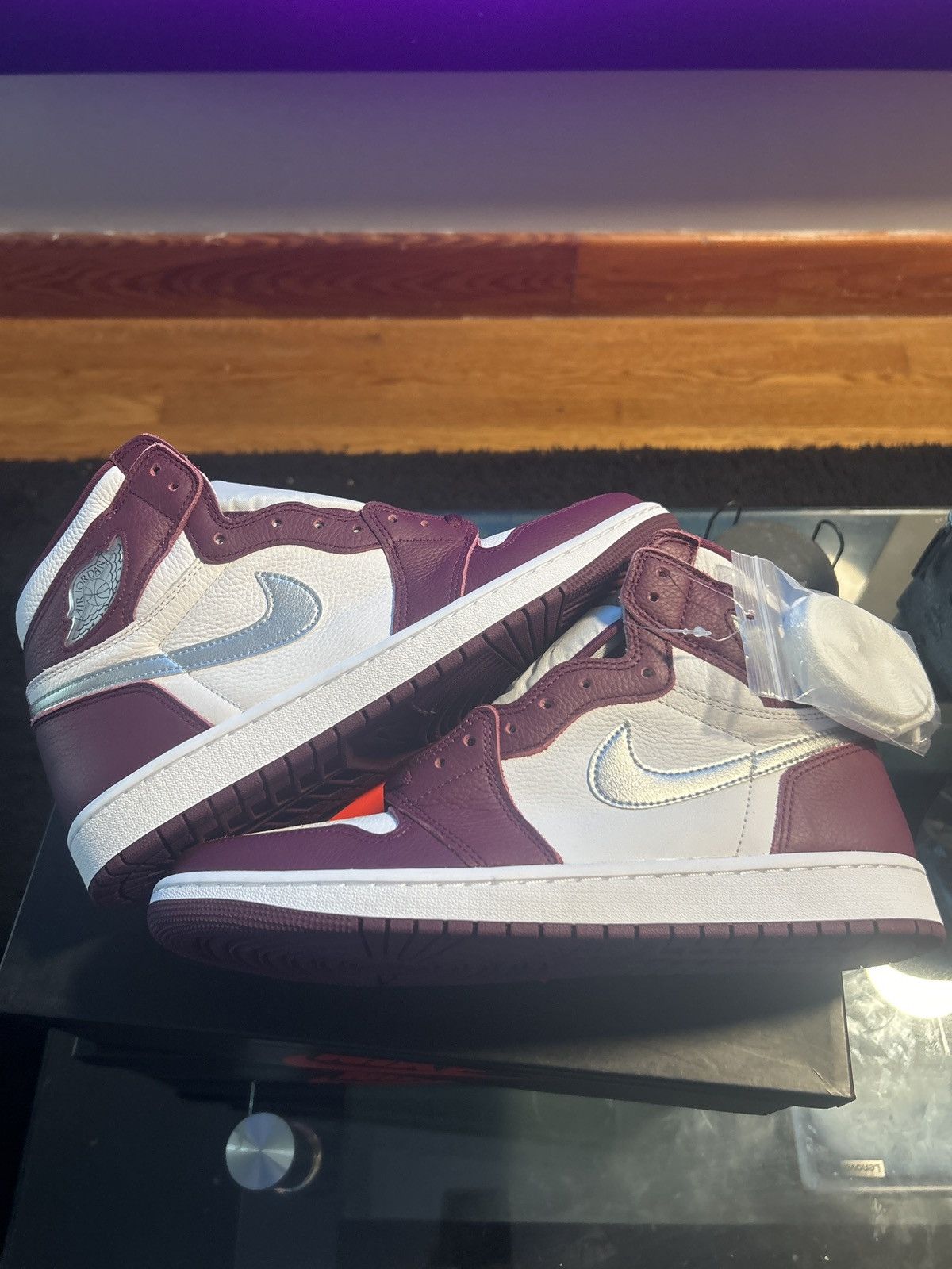 Jordan Brand Jordan 1 Bordeaux Size US 10 / EU 43 - 2 Thumbnail