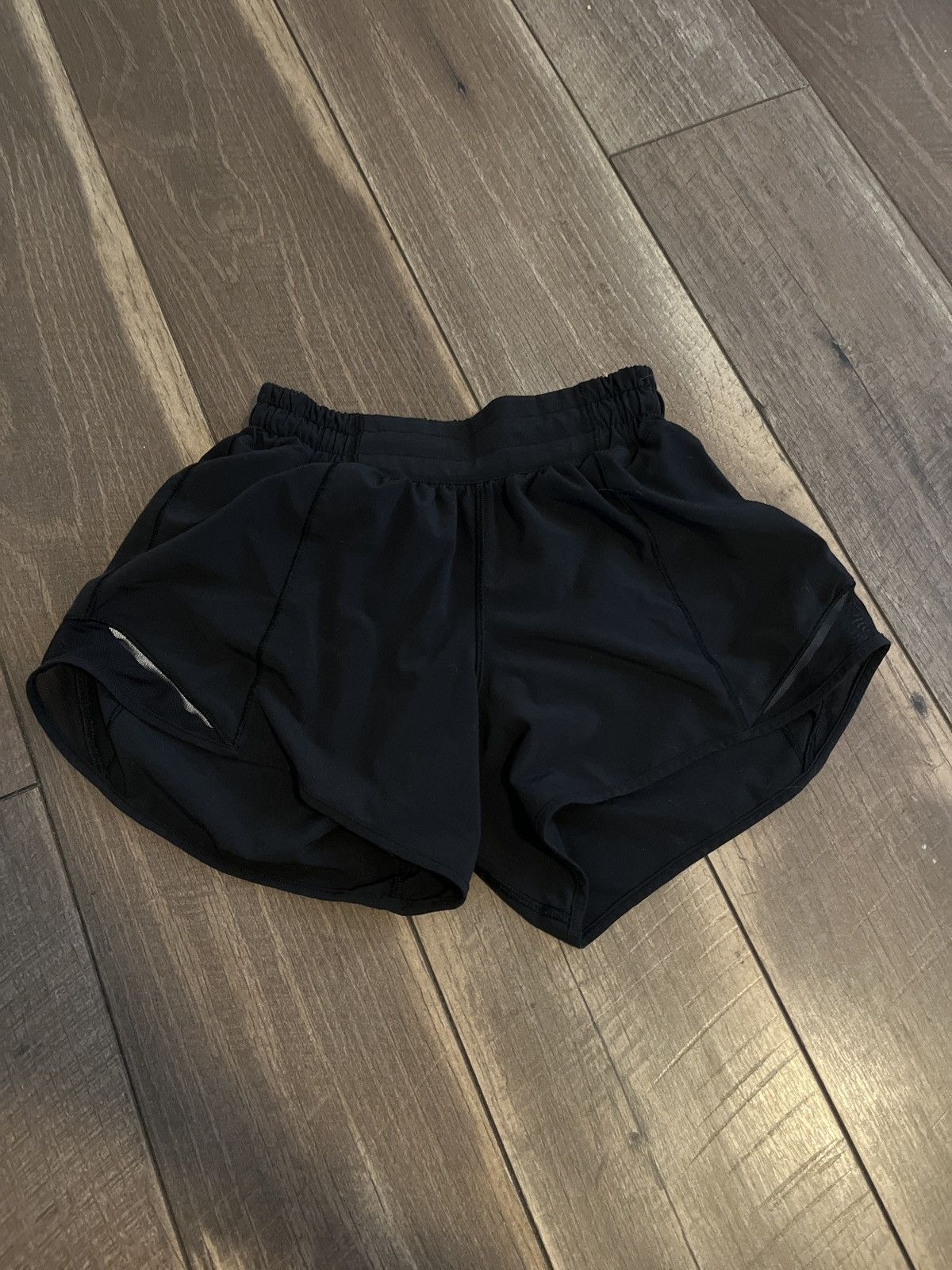 Lululemon Lululemon Hotty Hot low-rise lined short 2.5 Size 26" / US 2 / IT 38 - 3 Thumbnail