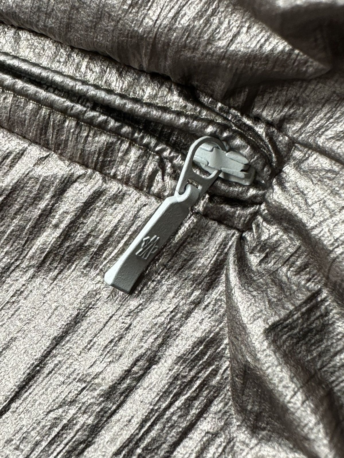 Moncler Moncler - Eschamali Giubbotto - Hooded Metallic Jacket Size M / US 6-8 / IT 42-44 - 13 Thumbnail