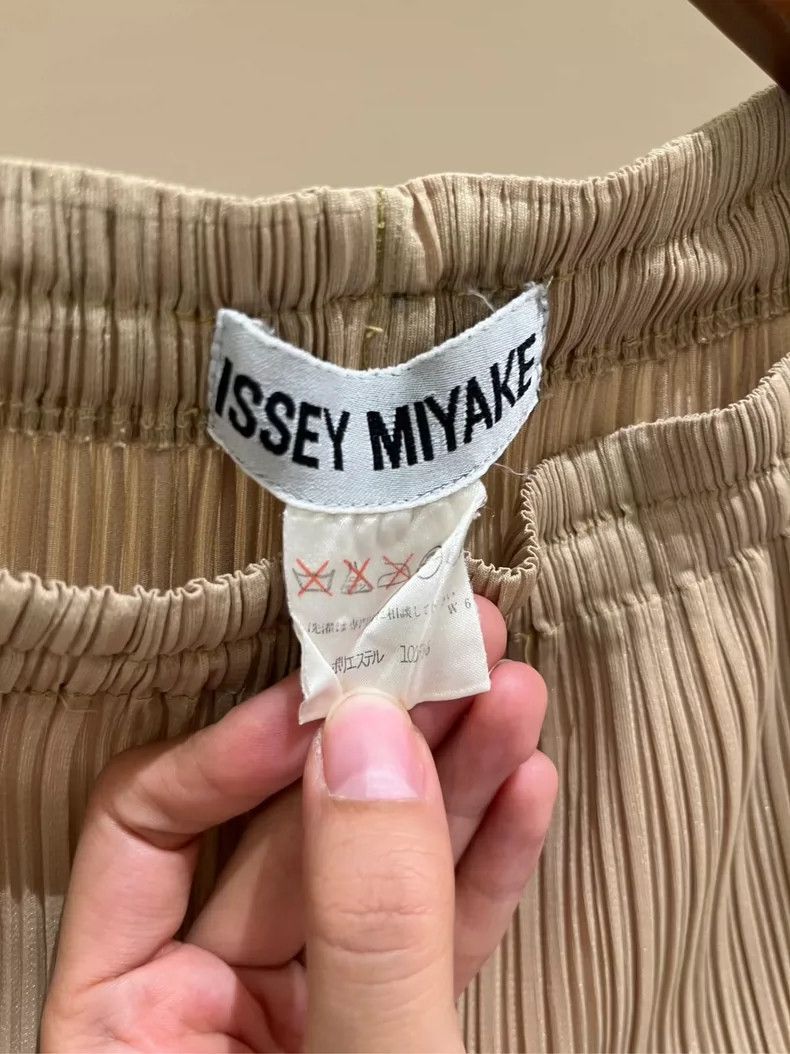 Issey Miyake issey miyake size:m Champagne gold shorts 2505-Nextarrow Size 42" / US 20 - 7 Thumbnail