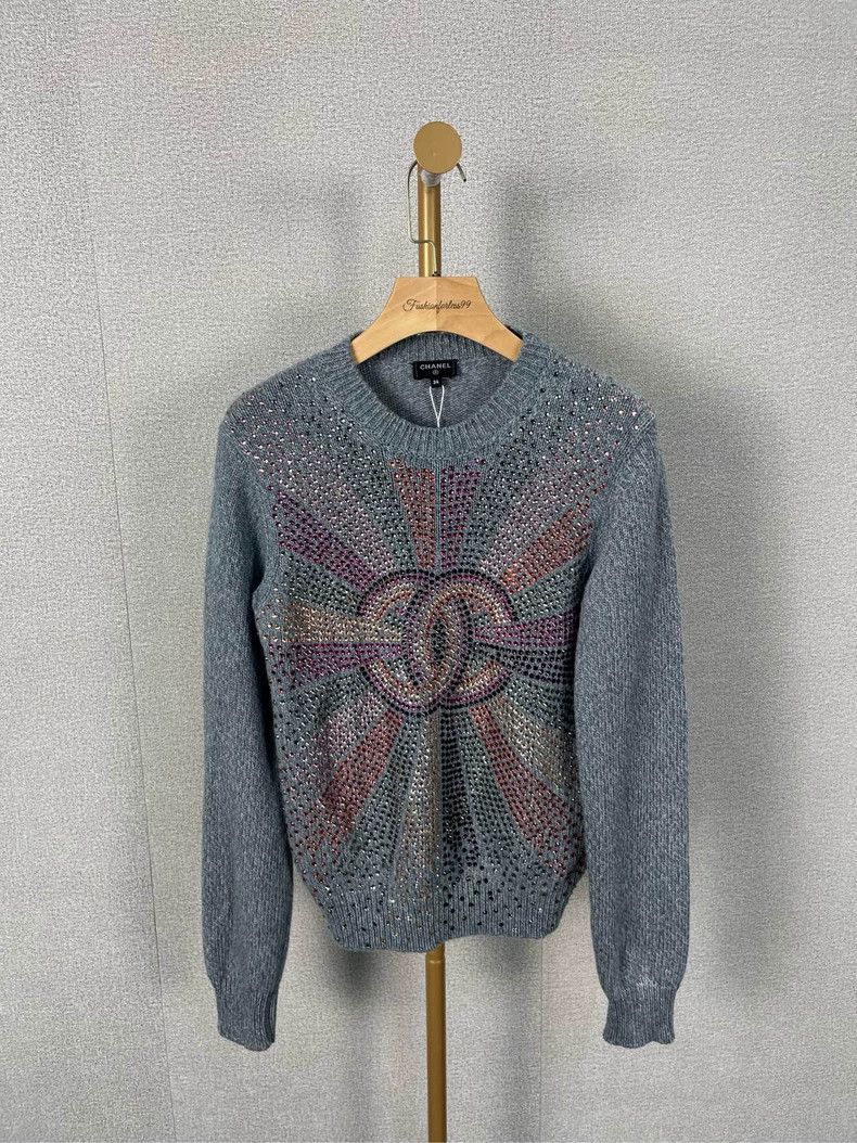 Chanel Chanel Gray Crystal Logo Long Sleeve Sweater Size US S / EU 44-46 / 1 - 1 Thumbnail