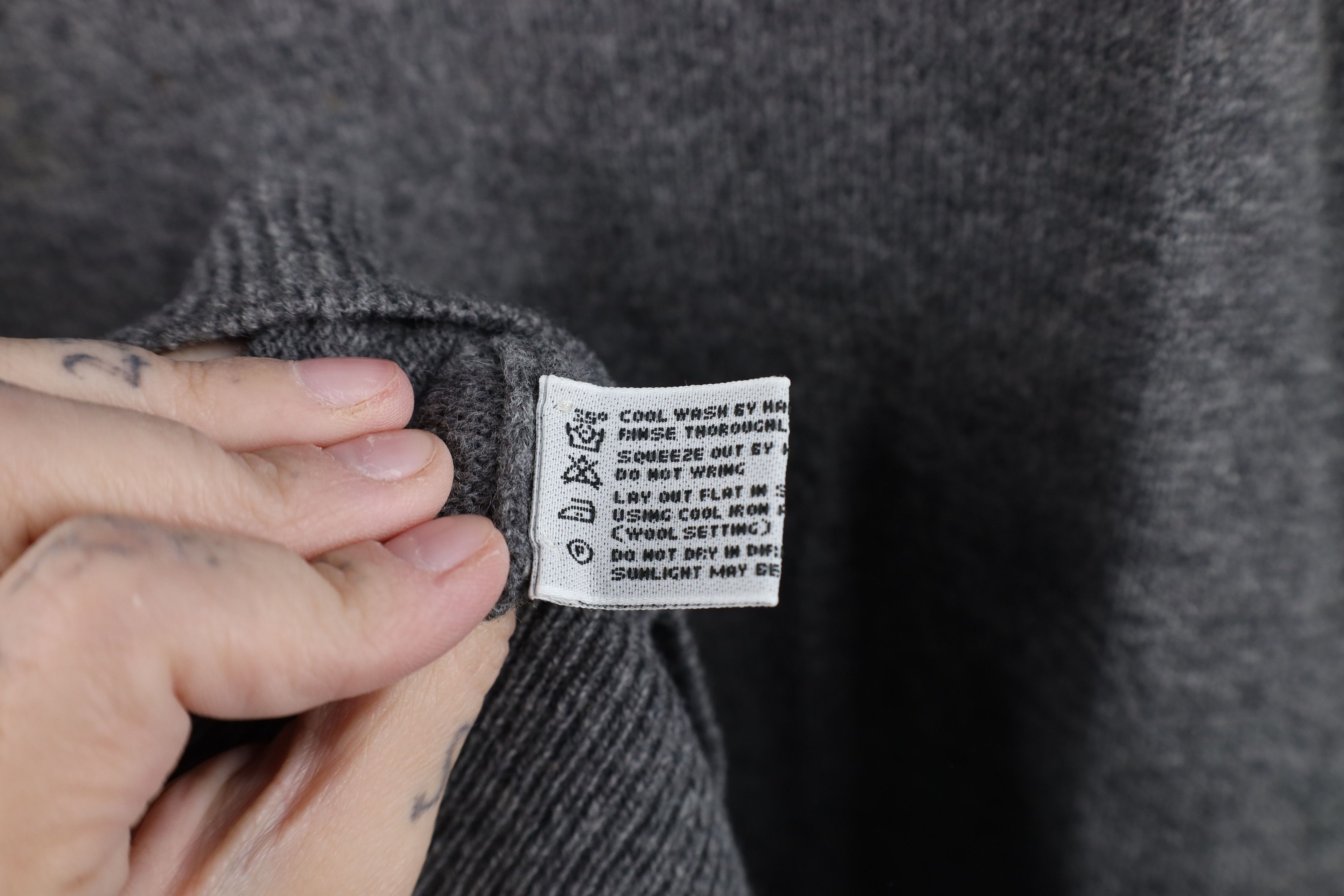 Vintage Vintage 70s William Lockie Scotland Knit V-Neck Sweater Gray Size US XXL / EU 58 / 5 - 8 Thumbnail