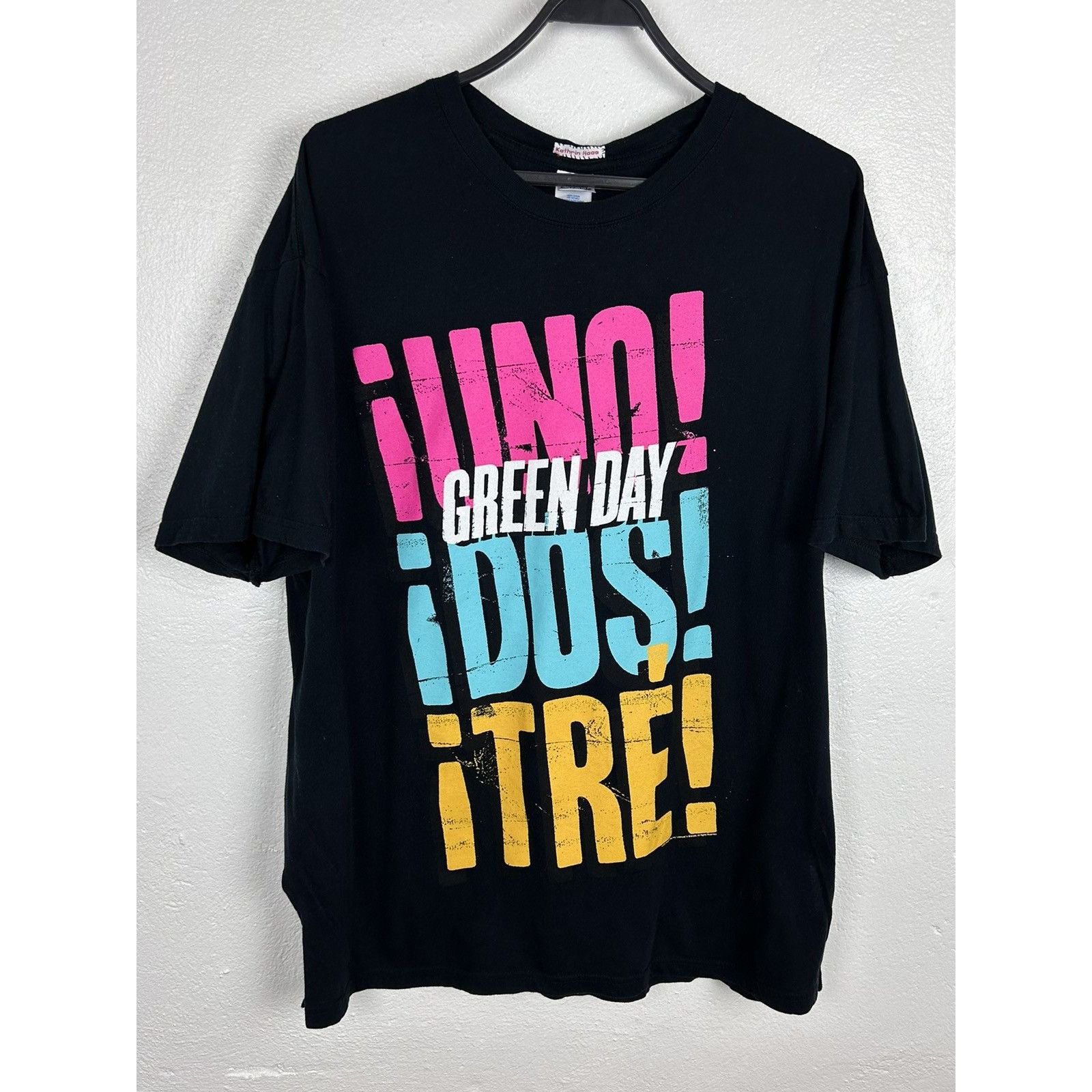 Band Tees Green Day 2012 Uno Dos Tre Short Sleeve Band T-Shirt Size US XL / EU 56 / 4 - 1 Thumbnail