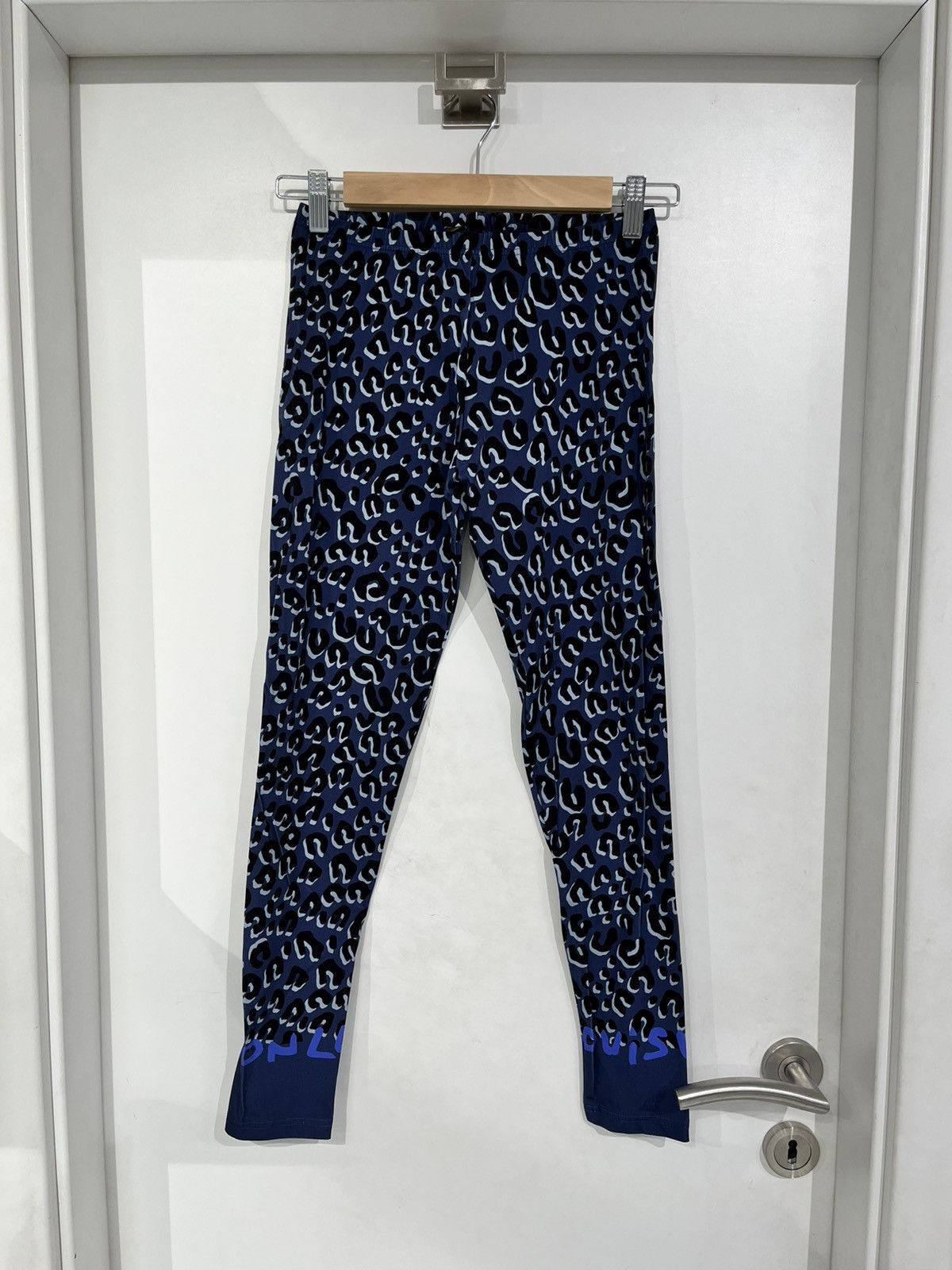Louis Vuitton Louis Vuitton Leggings Blue Size 25" / US 0 / IT 36 - 1 Thumbnail