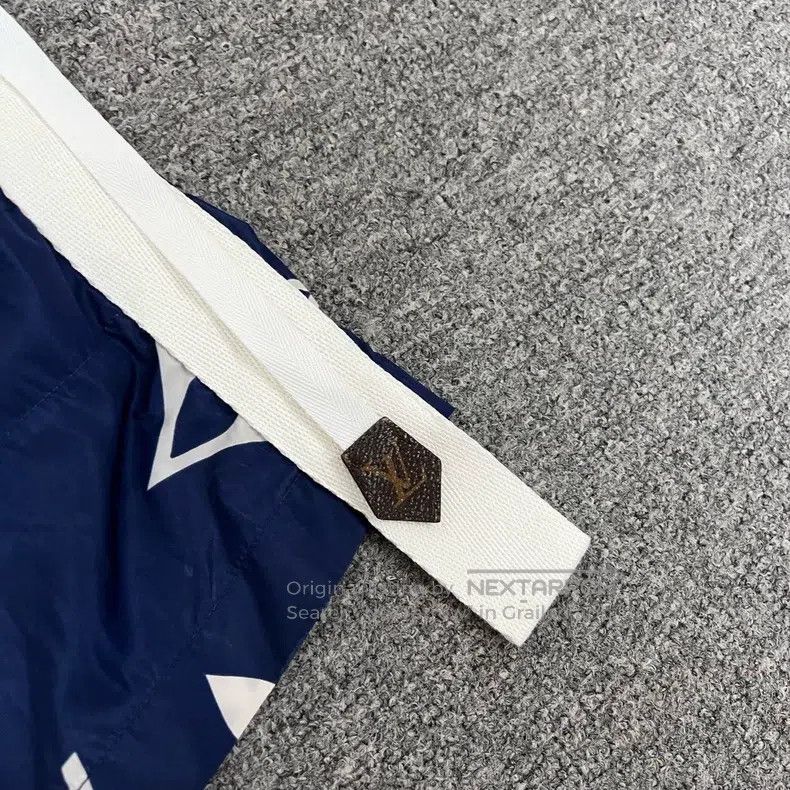 Louis Vuitton Louis Vuitton Bermuda Full Print Presbyopic Shorts Size US 36 / EU 52 - 4 Thumbnail