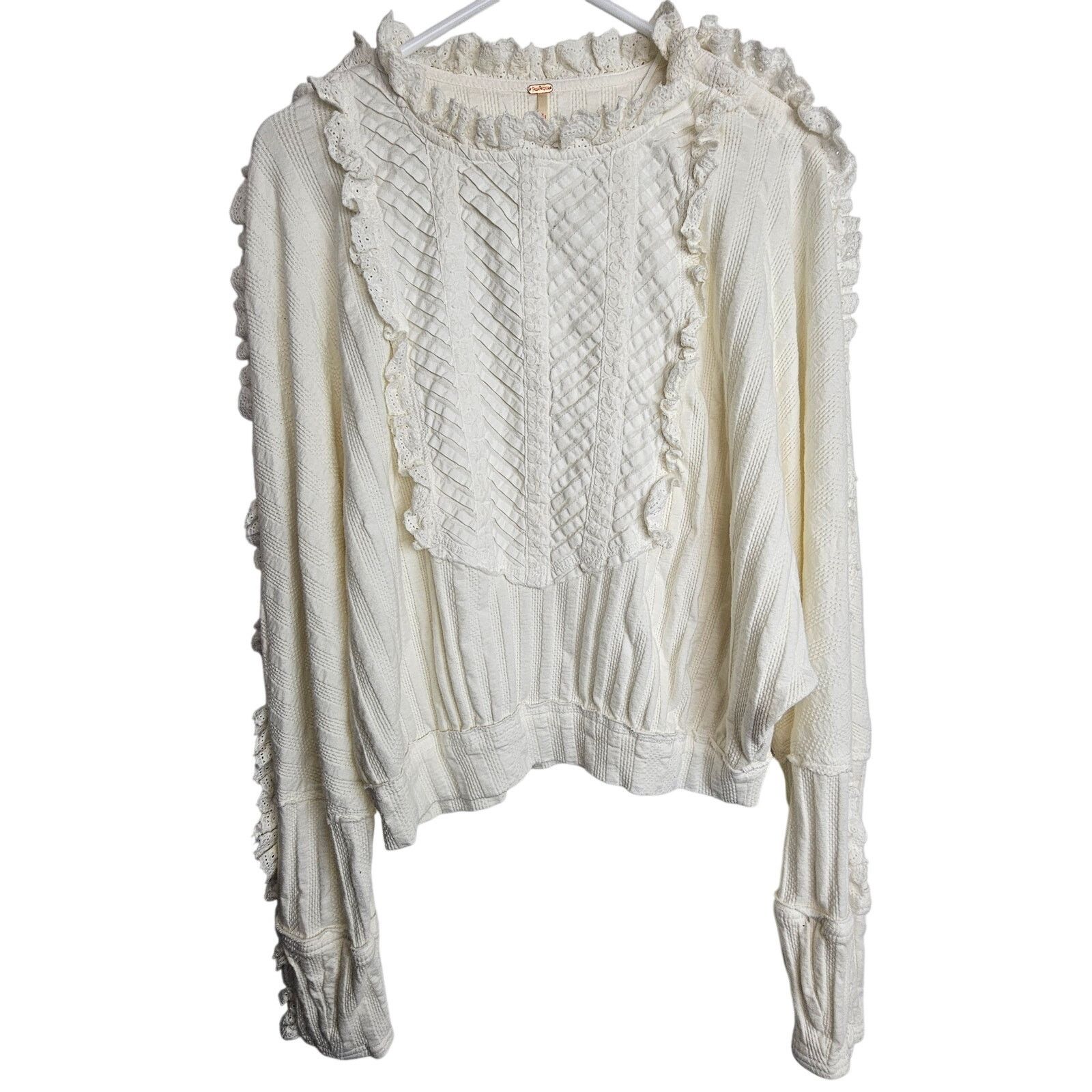Free People Free People More Romance Ruffles Eyelet Lace Knit Top Size M Size M / US 6-8 / IT 42-44 - 2 Thumbnail