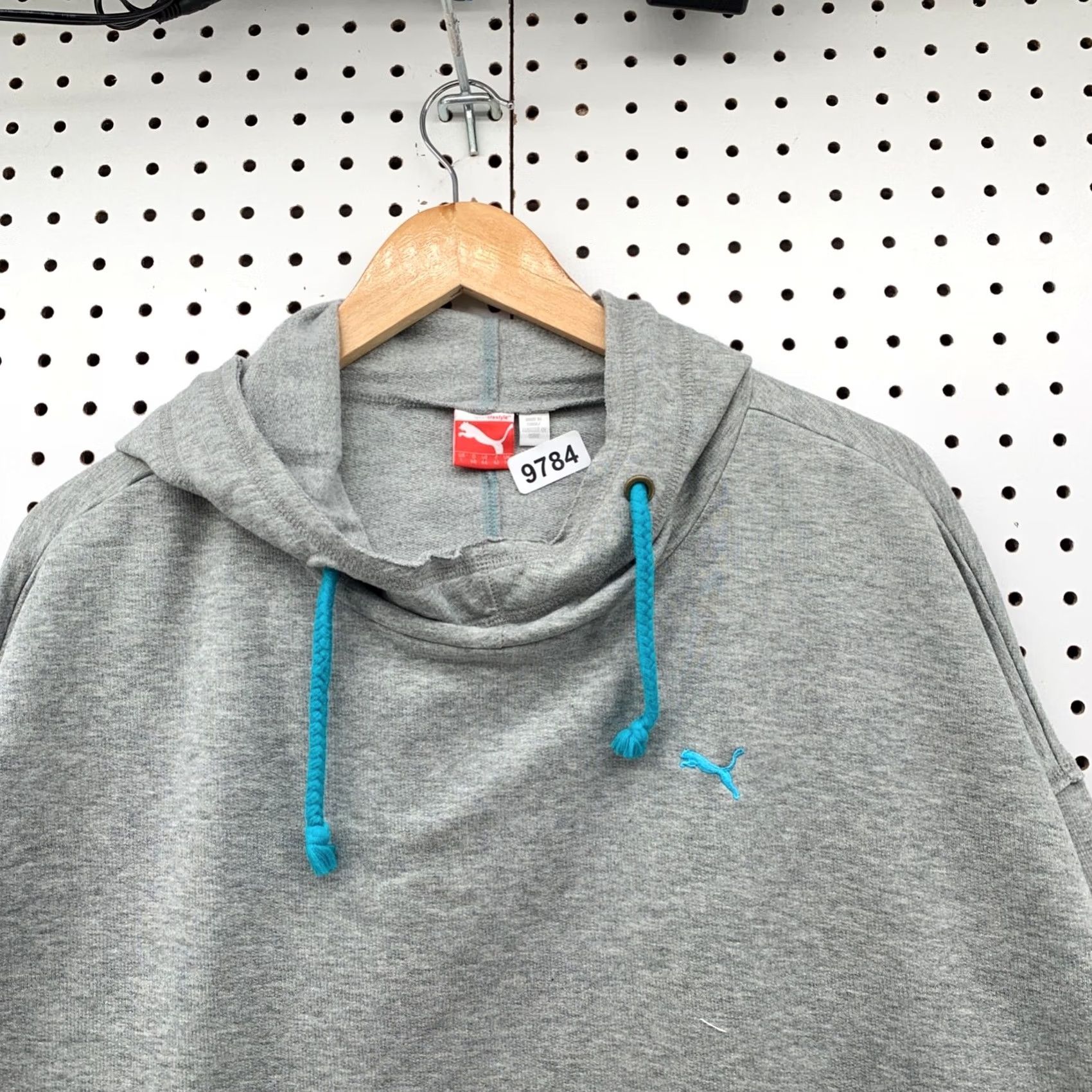 Puma PUMA Cropped Hoodie Womens Large Gray Sweatshirt Active Work Out 26x22 Size L / US 10 / IT 46 - 5 Thumbnail