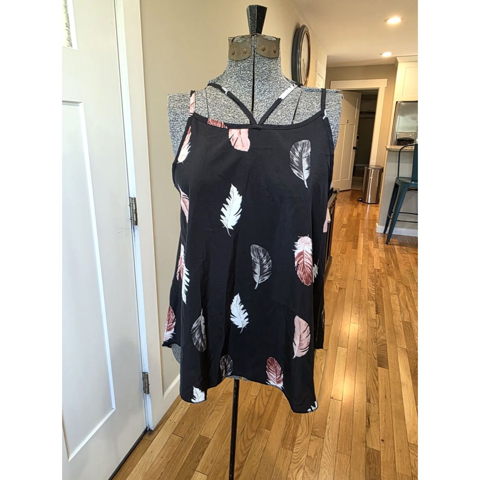 Shein SHEIN LUNE Feather Print Cami Top Large Women Tank Black L Mens? Size L / US 10 / IT 46 - 3 Thumbnail