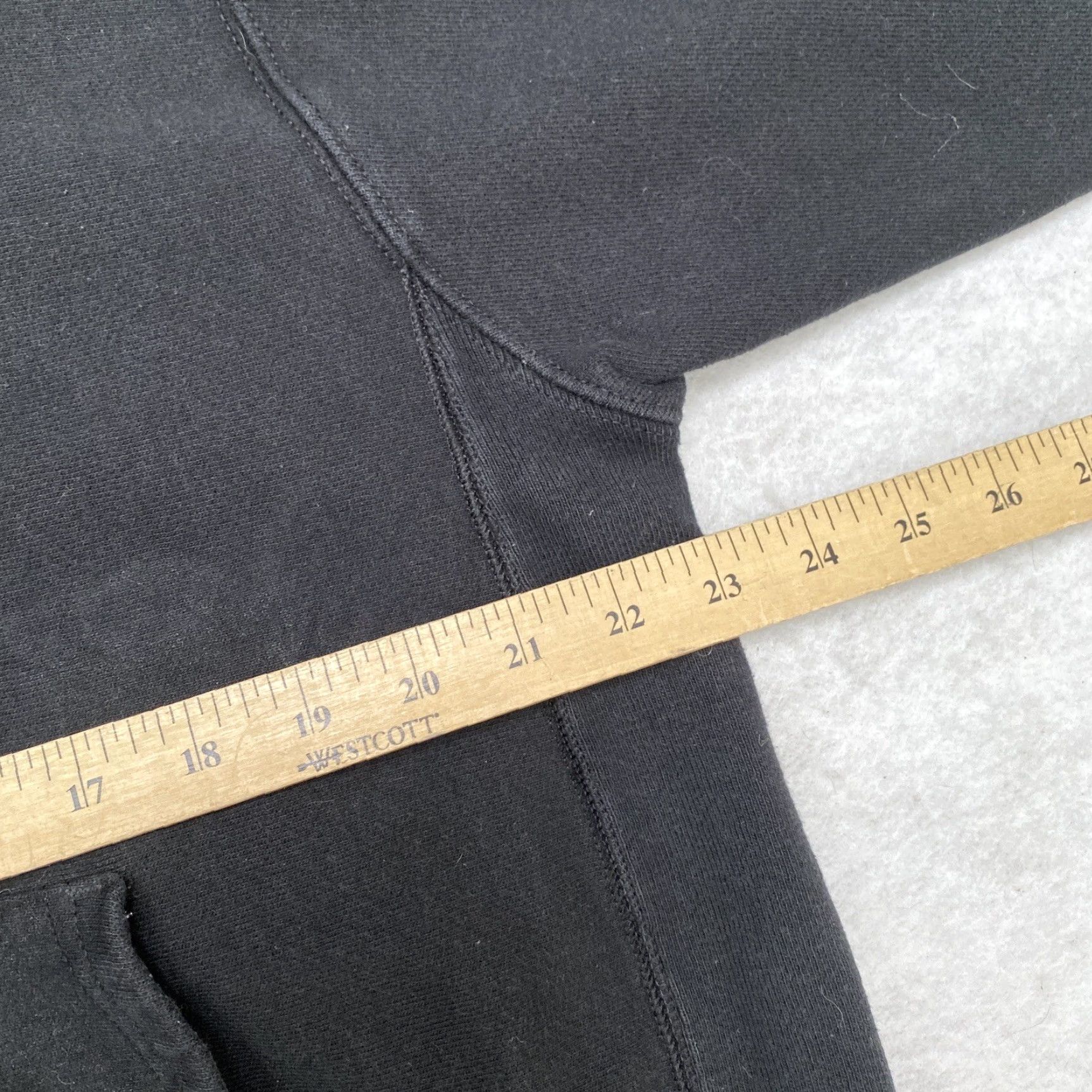 Champion VTG Champion Hoodie LARGE Reverse Weave Logo Embroidery Black Mens L Distressed Pullover Size US L / EU 52-54 / 3 - 6 Thumbnail