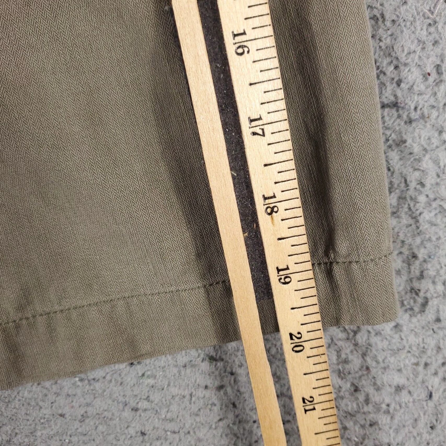 Tommy Bahama VINTAGE Tommy Bahama Shorts Men's Size 36 Beige Silk Casual Pleated Chinos Mens Size US 36 / EU 52 - 5 Thumbnail