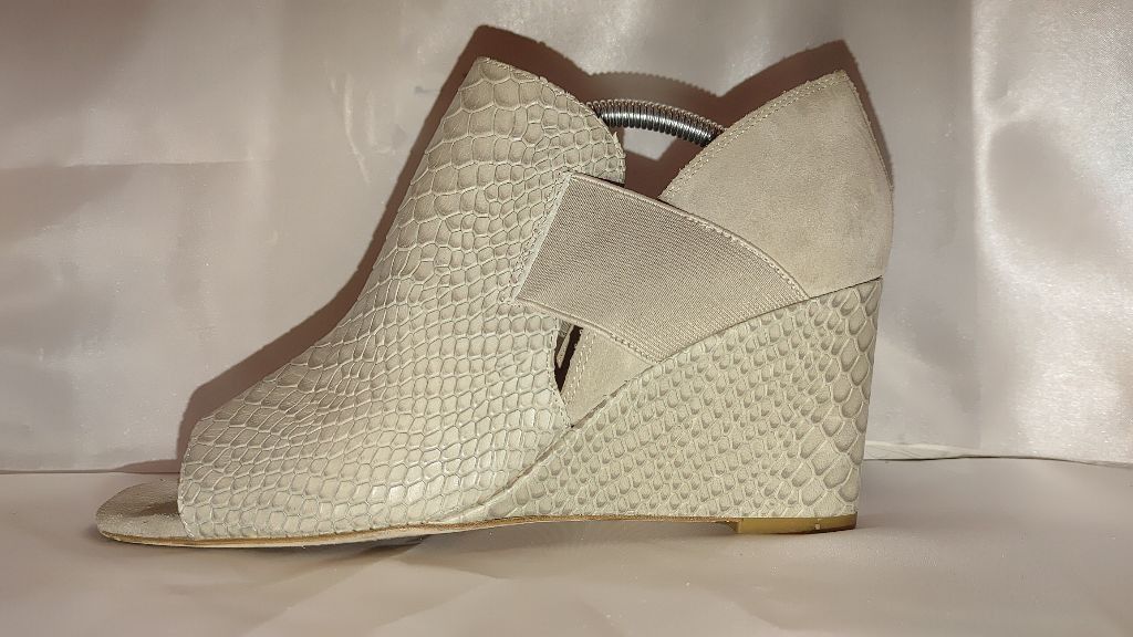 Donald Pliner Donald J. Pliner Snakeskin Embossed Leather Wedge Size 10M Size US 10 / IT 40 - 2 Thumbnail