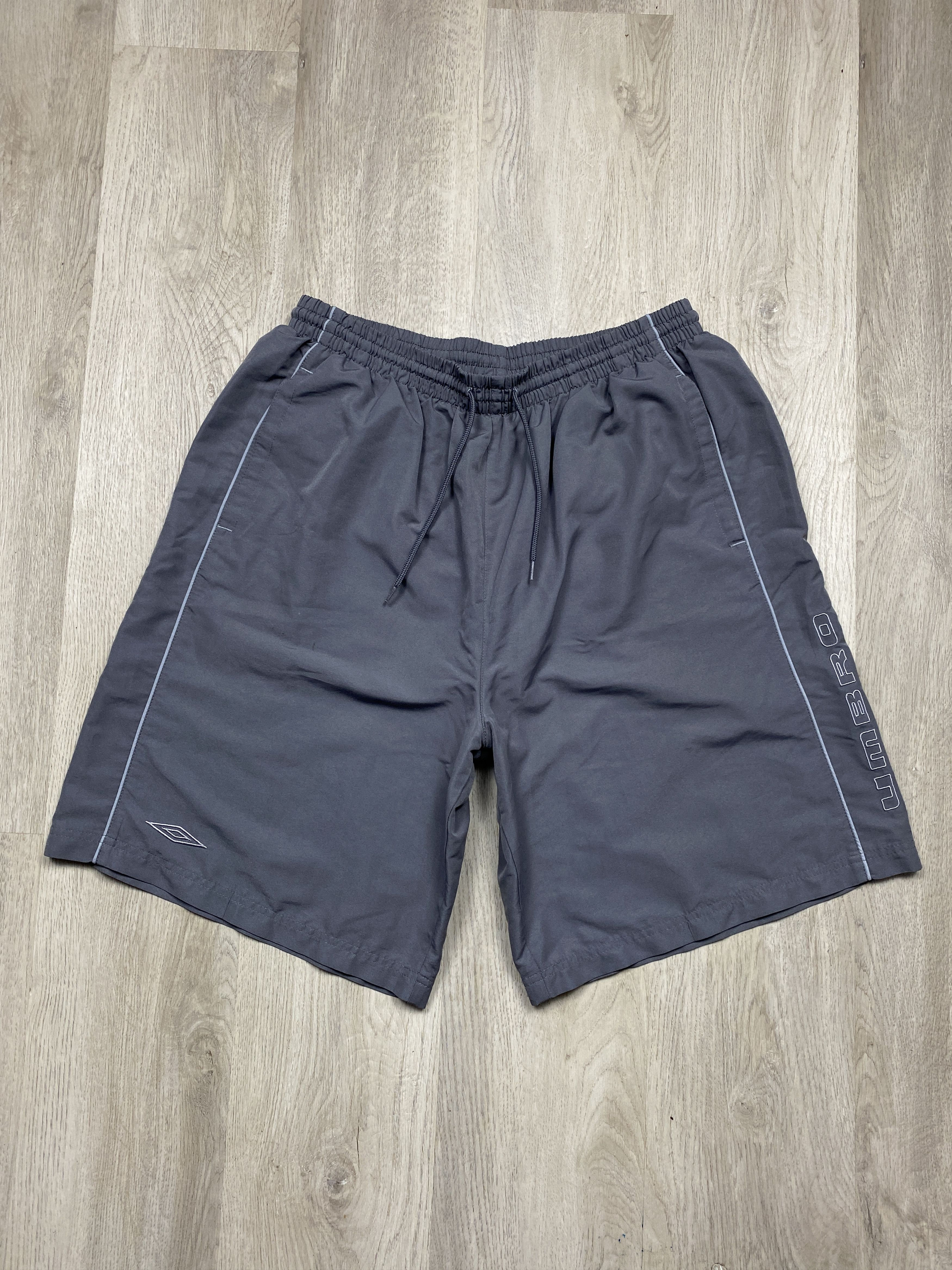 Umbro Umbro Vintage Mens Nylon Shorts Size US 38 / EU 54 - 1 Thumbnail