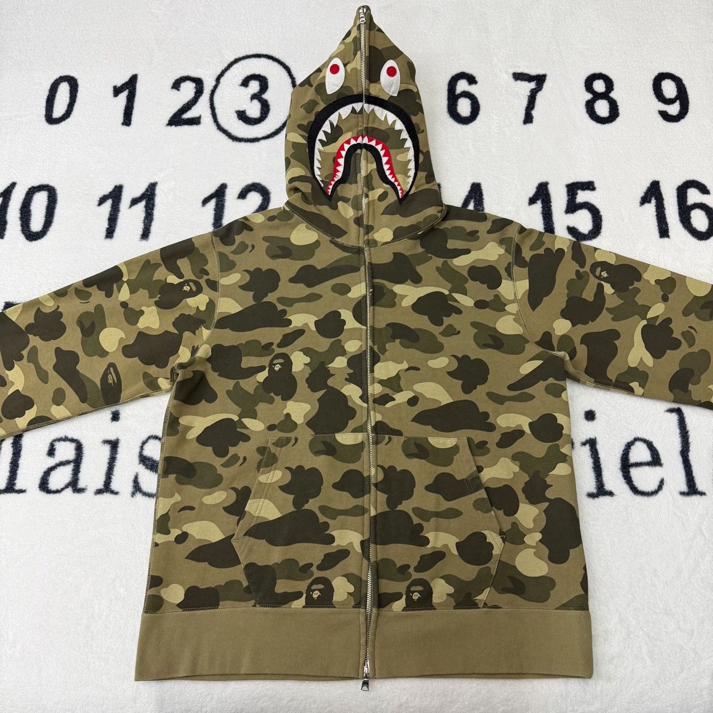 Bape Bape Shark Camo Green Light Jacket xl Men Size US XL / EU 56 / 4 - 1 Thumbnail