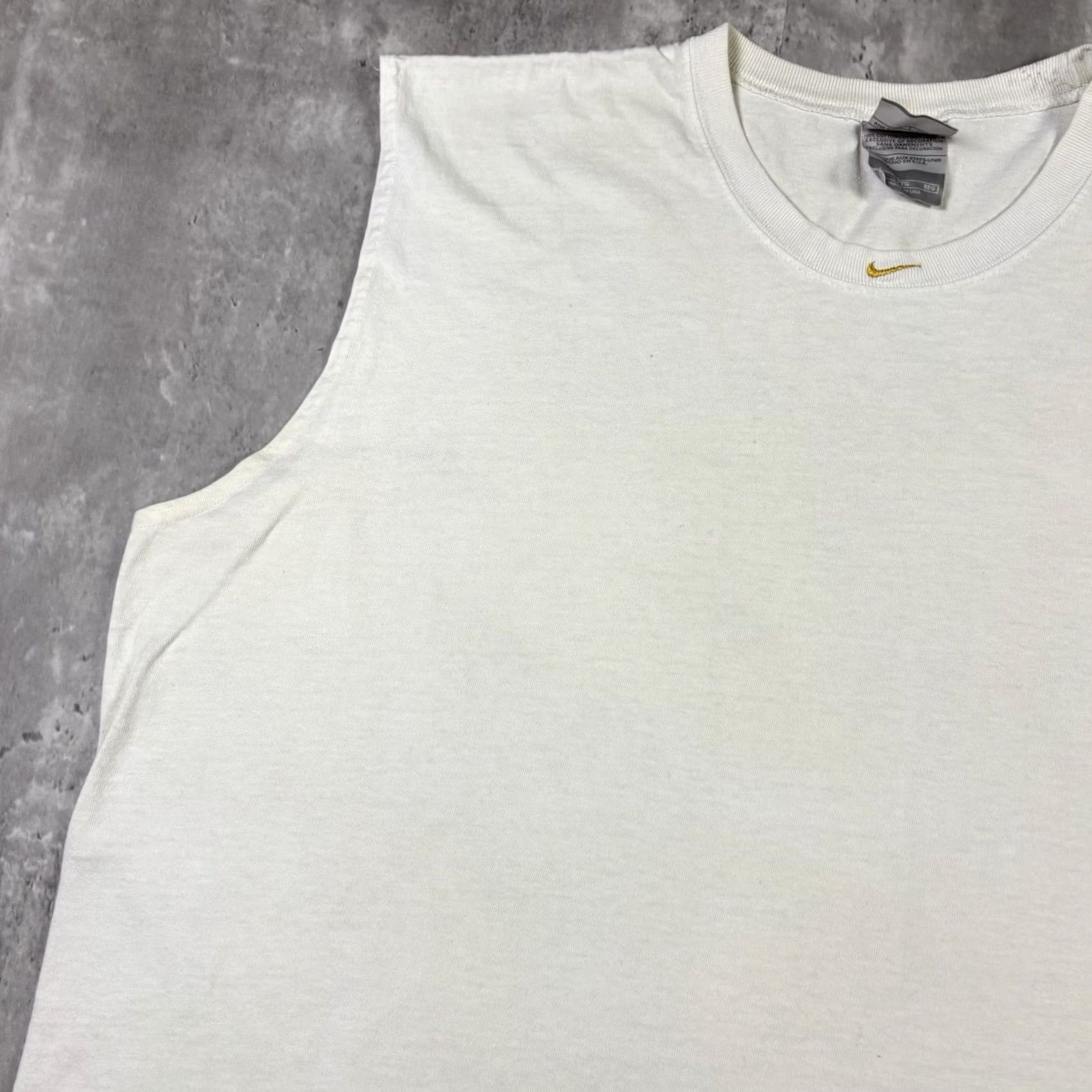 Nike VINTAGE Nike Basketball T Shirt Sleevless White Center Swoosh 2XL 90s Mens Crew Neck Graphic Print Regular Size US XXL / EU 58 / 5 - 7 Thumbnail