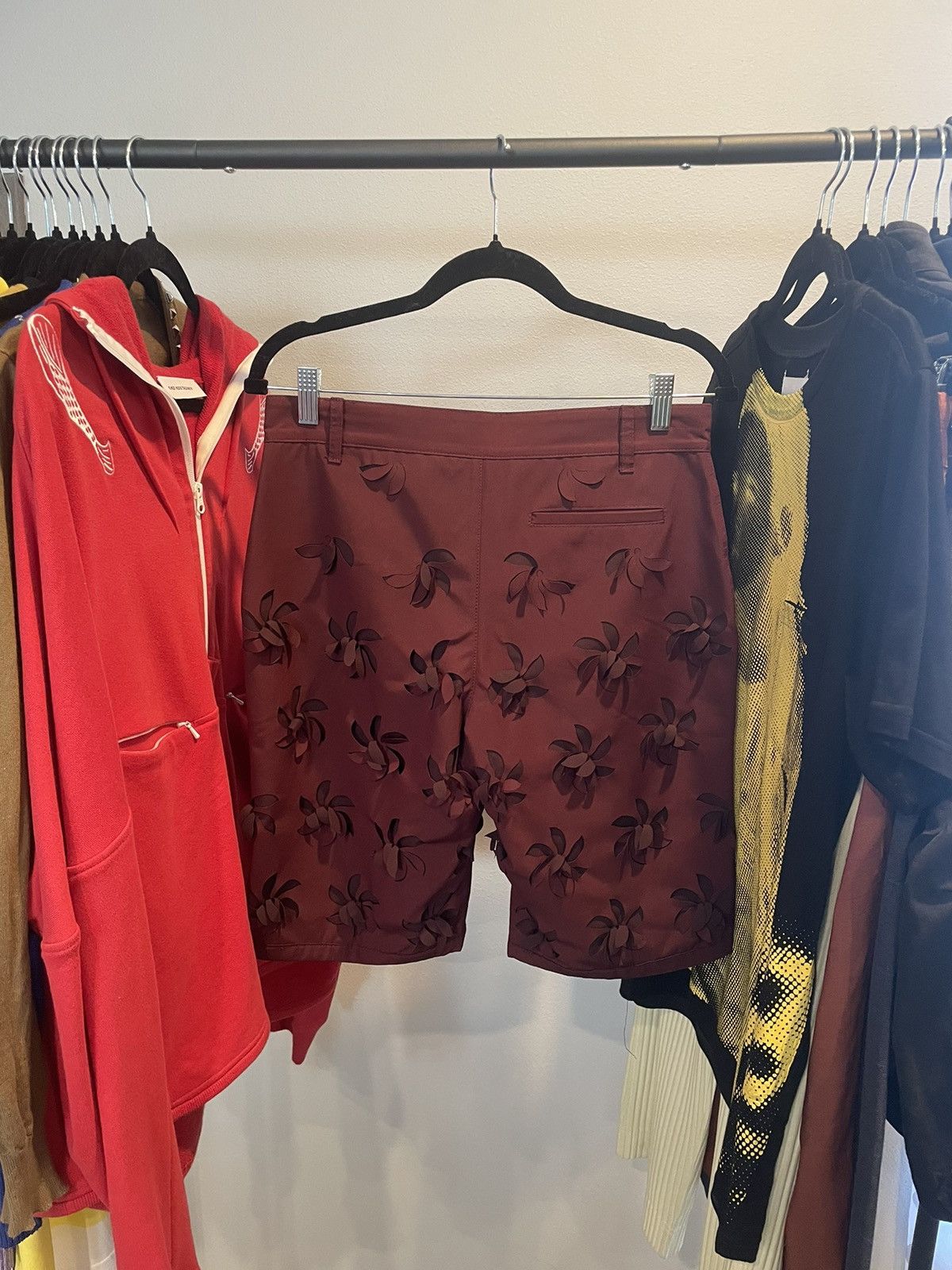 Juntae Kim JUNTAE KIM Red Floral-appliqué 🌺Bermuda Shorts Size US 30 / EU 46 - 3 Thumbnail