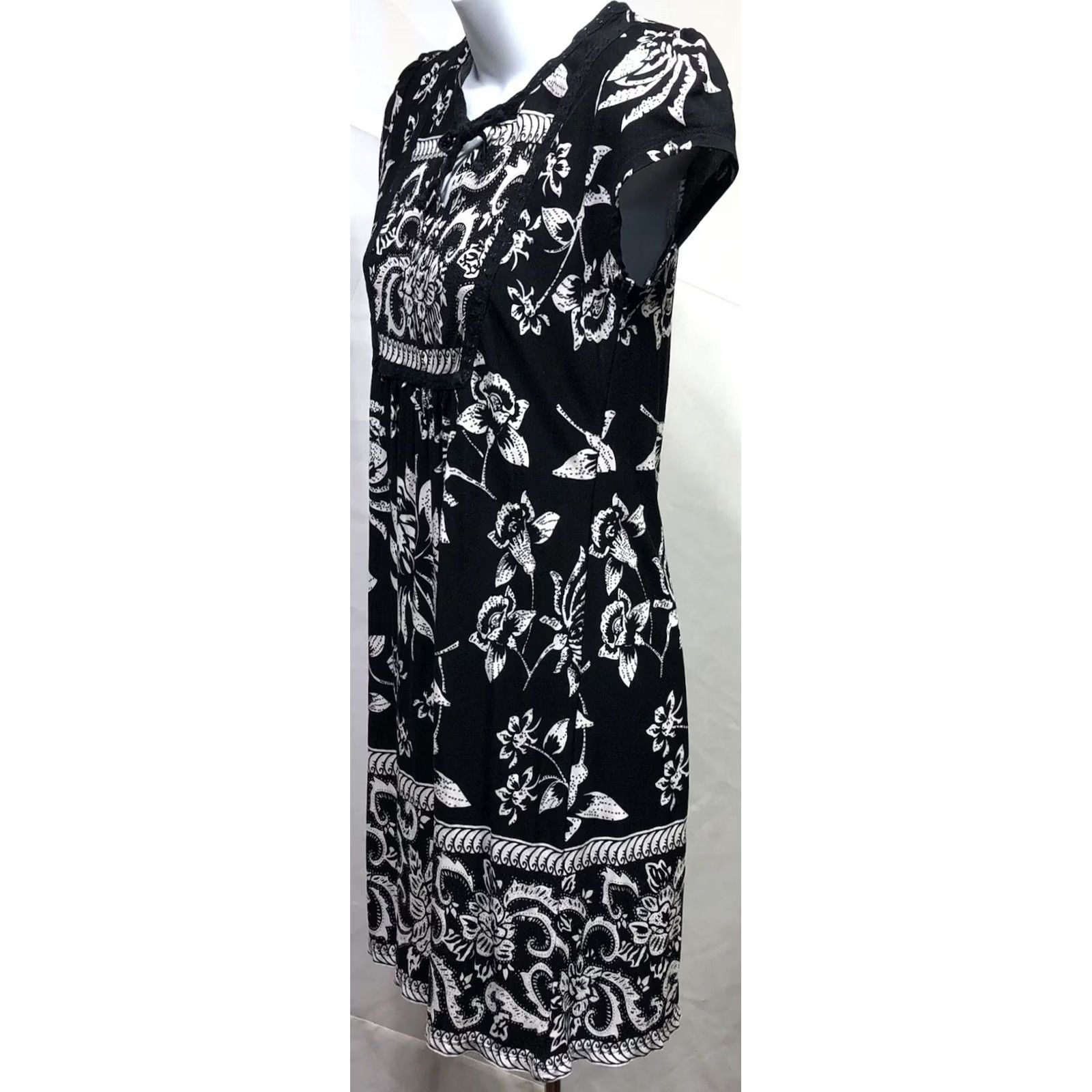 Vintage Mark Floral Short Sleeve Mini Dress S Black White Boho Cottage 90s Bohemian A-Line Womens Size S / US 4 / IT 40 - 3 Thumbnail