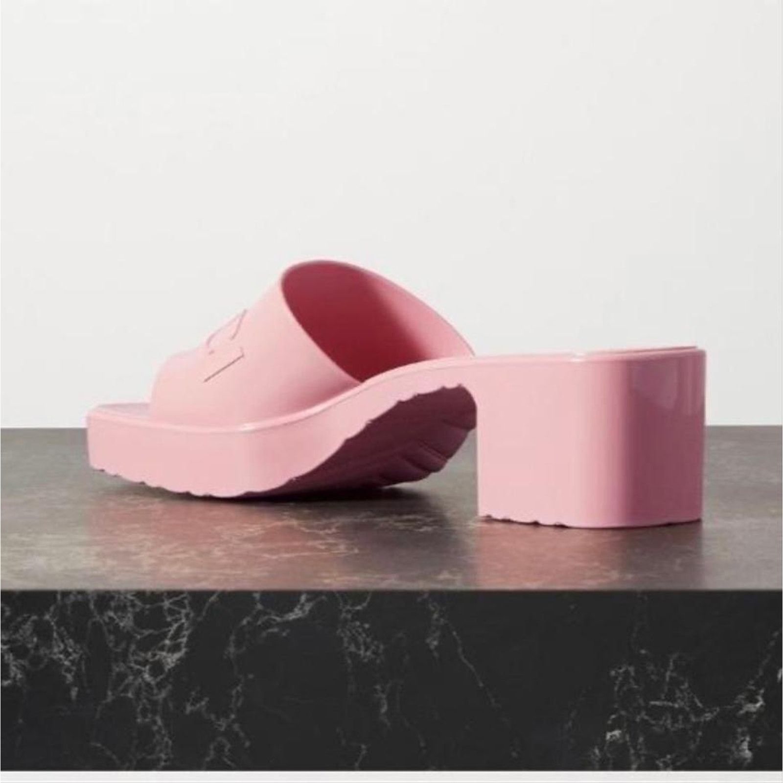 Gucci logo embossed rubber heels sandals Size US 11 / IT 41 - 4 Thumbnail