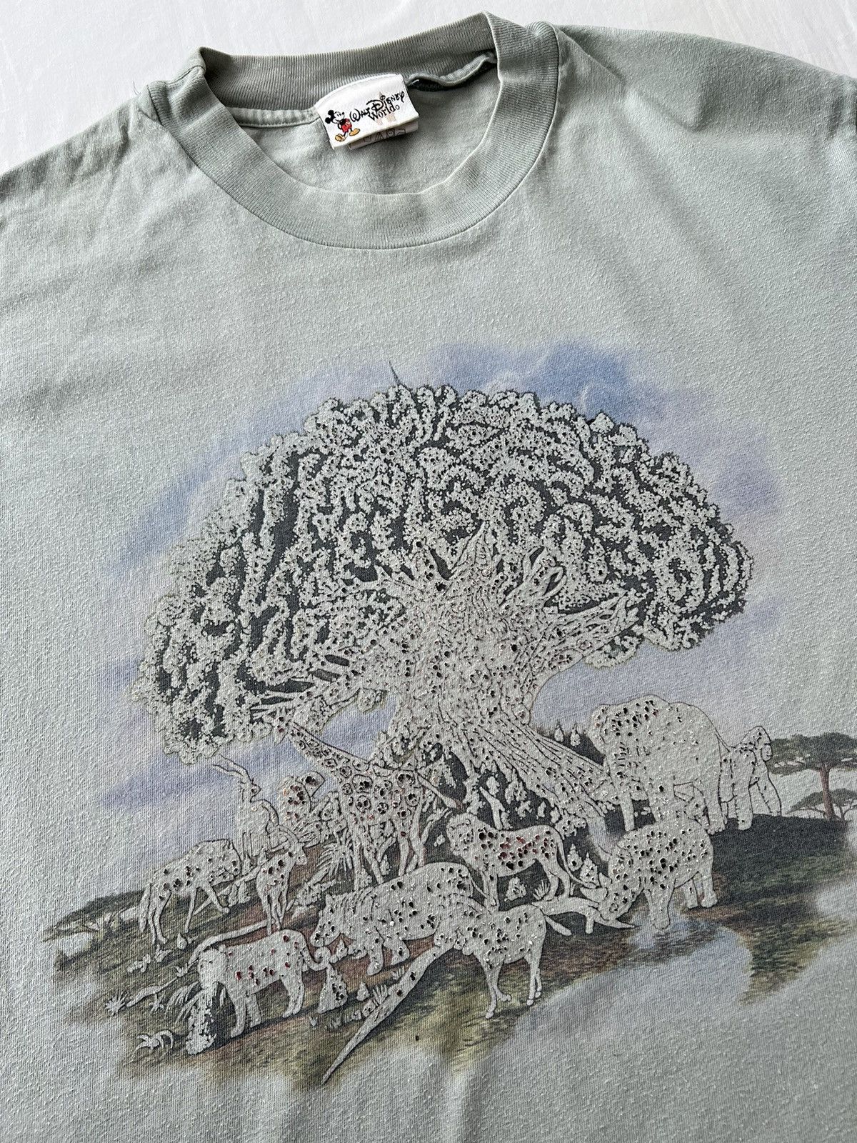 Disney Vintage 90s Disney Animal Kingdom T-shirt Size US L / EU 52-54 / 3 - 4 Thumbnail