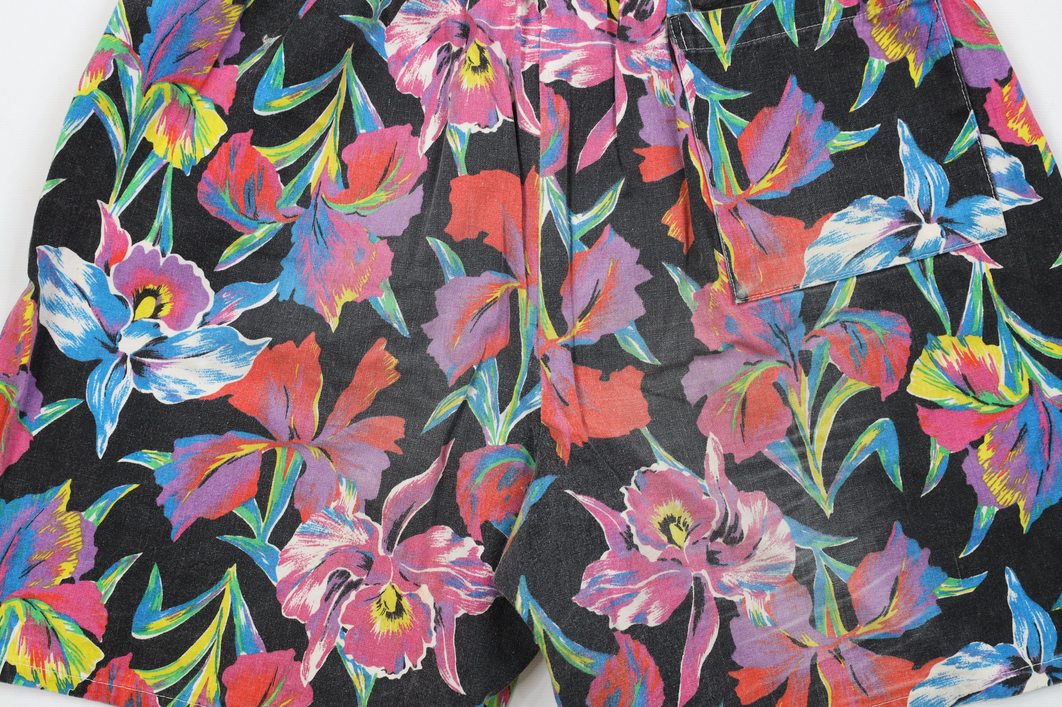 Vintage Vintage 90s Streetwear Rainbow Flower Beach Shorts USA Size 25" / US 0 / IT 36 - 12 Thumbnail