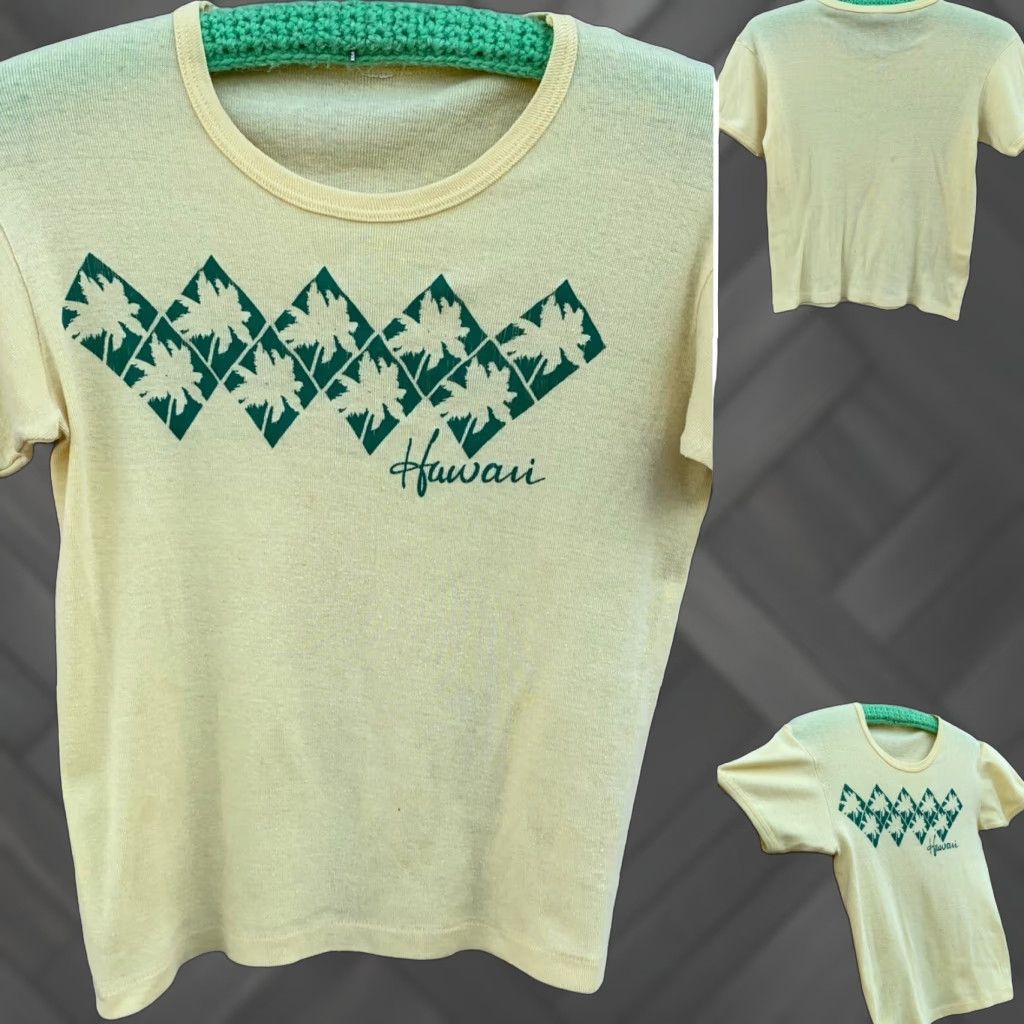 VINTAGE Hawaii T-Shirt Ladies Style 70s 80s Palm Trees Palms Size M Yellow Graphic Sportswear/Beach Womens Mens Girls?