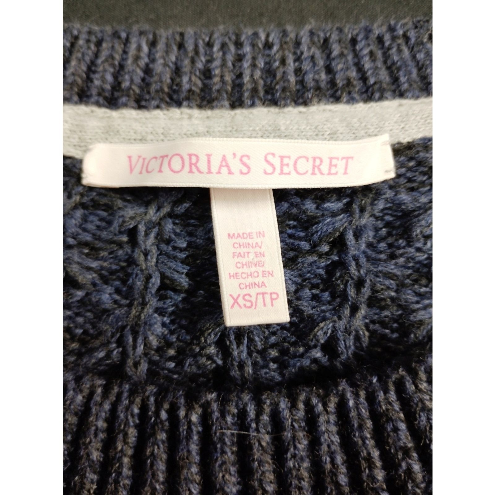 Victoria's Secret Victoria's Secret Gray Textured Crewneck Sweater Size XS / US 0-2 / IT 36-38 - 2 Thumbnail