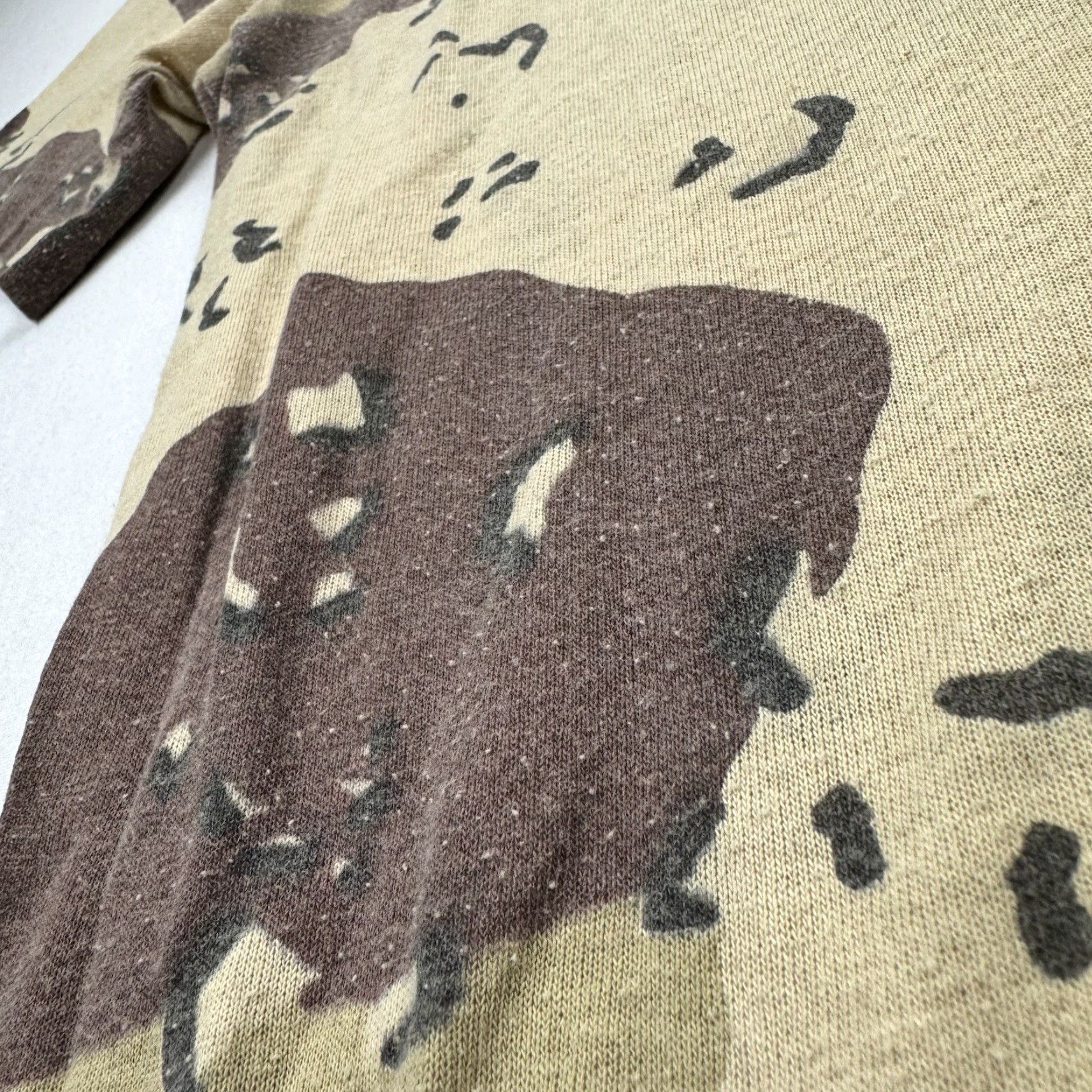 Vintage VINTAGE Unbranded Desert Camo T-Shirt Adult Medium Brown 80s Military Mens Size US M / EU 48-50 / 2 - 4 Thumbnail