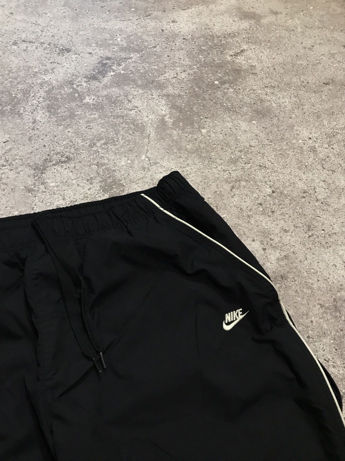 Nike × Vintage Vintage 90s Nike Track Shorts Embroiled Logo Black L Size US 34 / EU 50 - 5 Thumbnail