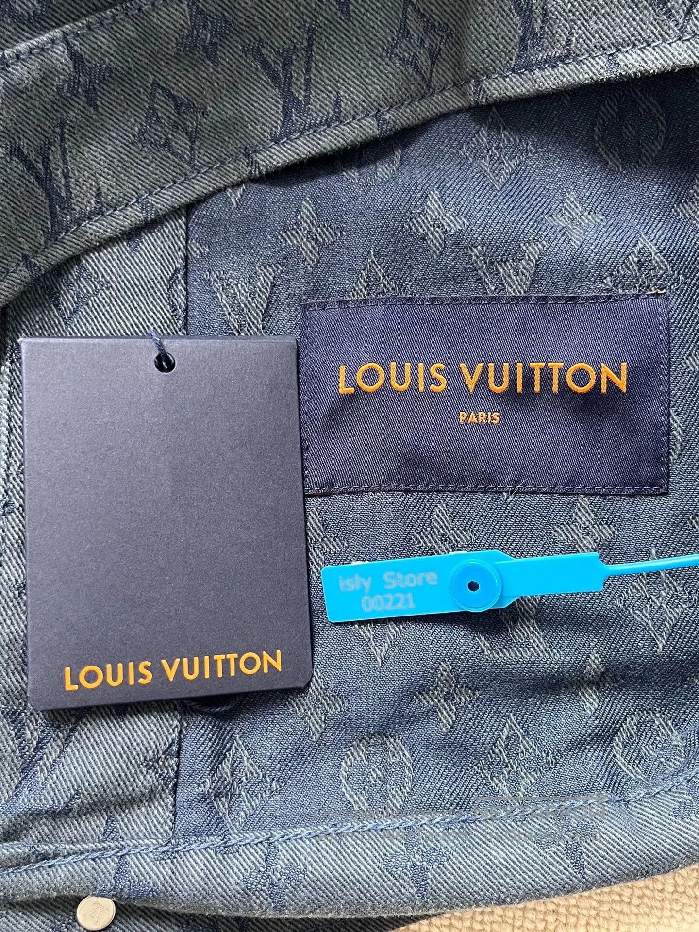 Louis Vuitton Louis Vuitton Logo Print Denim Jacket Men's. Size US S / EU 44-46 / 1 - 4 Thumbnail