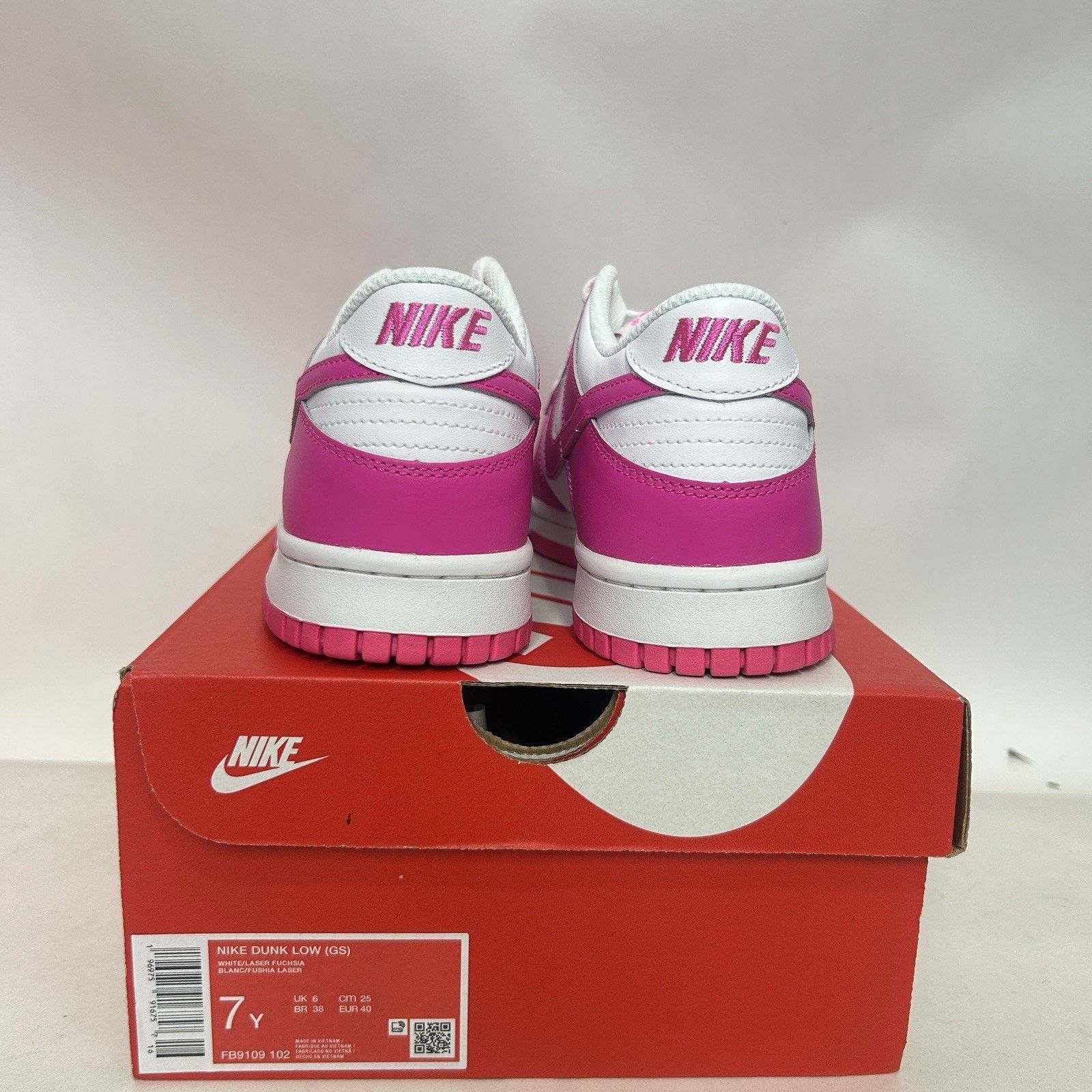 Nike Nike Dunk Low GS “Laser Fuchsia/Barbie” Size US 8.5 / IT 38.5 - 4 Thumbnail