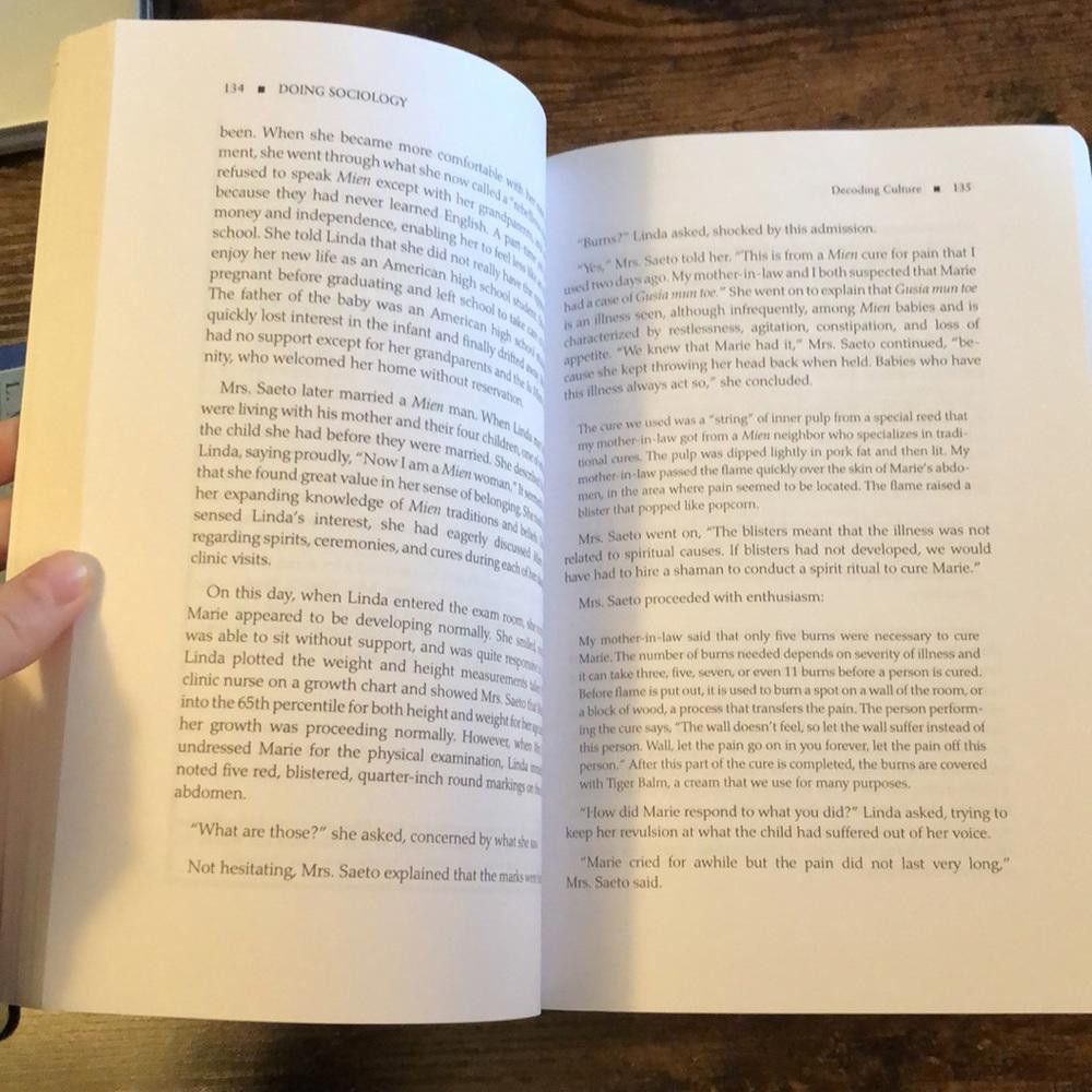 Designer Sociology in Action: Critical Sociological Thinking Book Size ONE SIZE - 3 Thumbnail