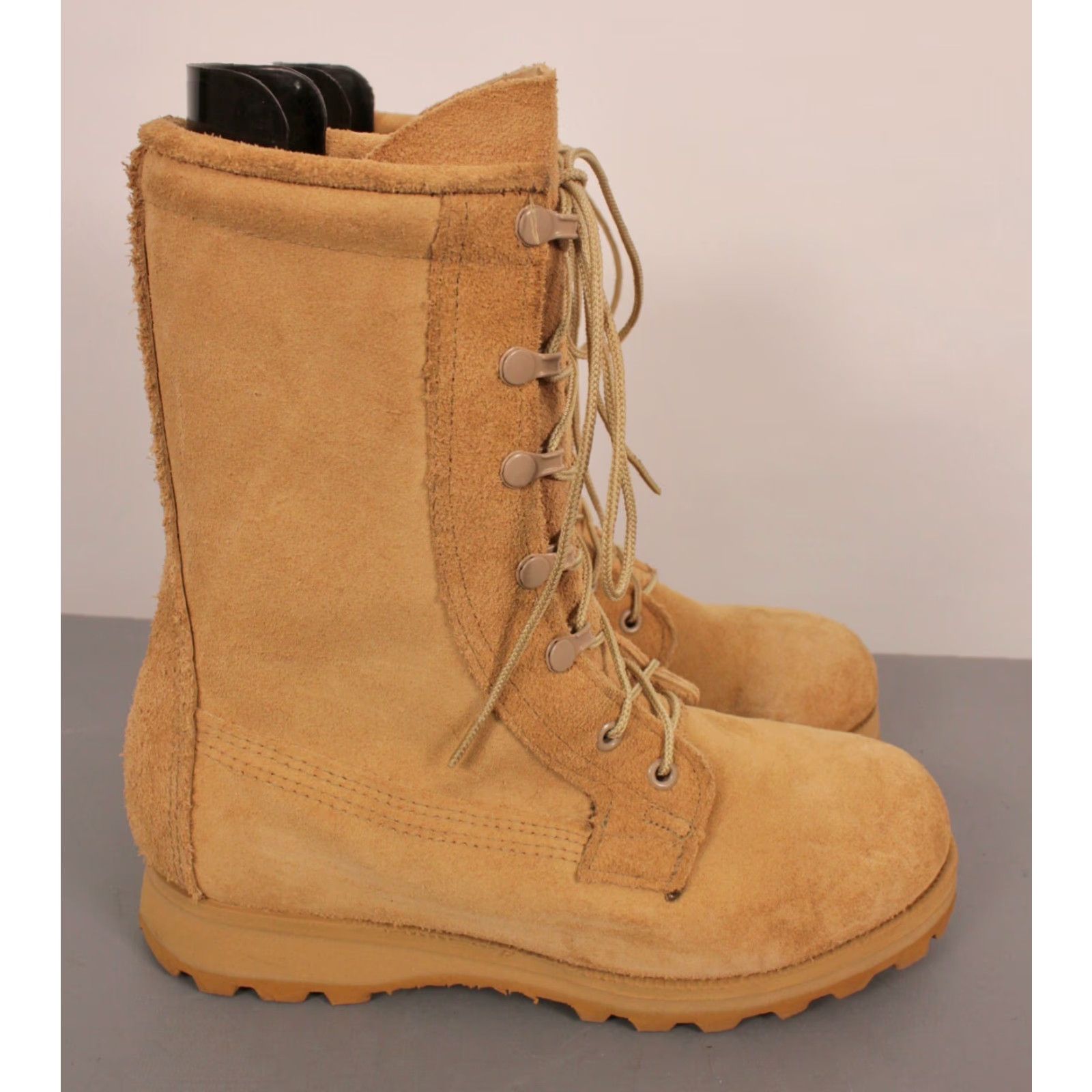 Vintage US Army Desert Boots Mens Boots 5.5 XS Suede Gore-tex Beige Army Combat Desert Boots Mens XW Suede Leather Shoes Size US 6 / EU 39 - 3 Thumbnail